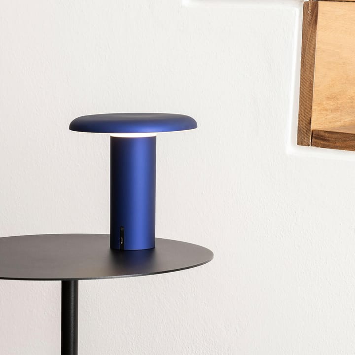 Lampa stołowa przenośna Takku 19 cm, Anodowany niebieski Artemide