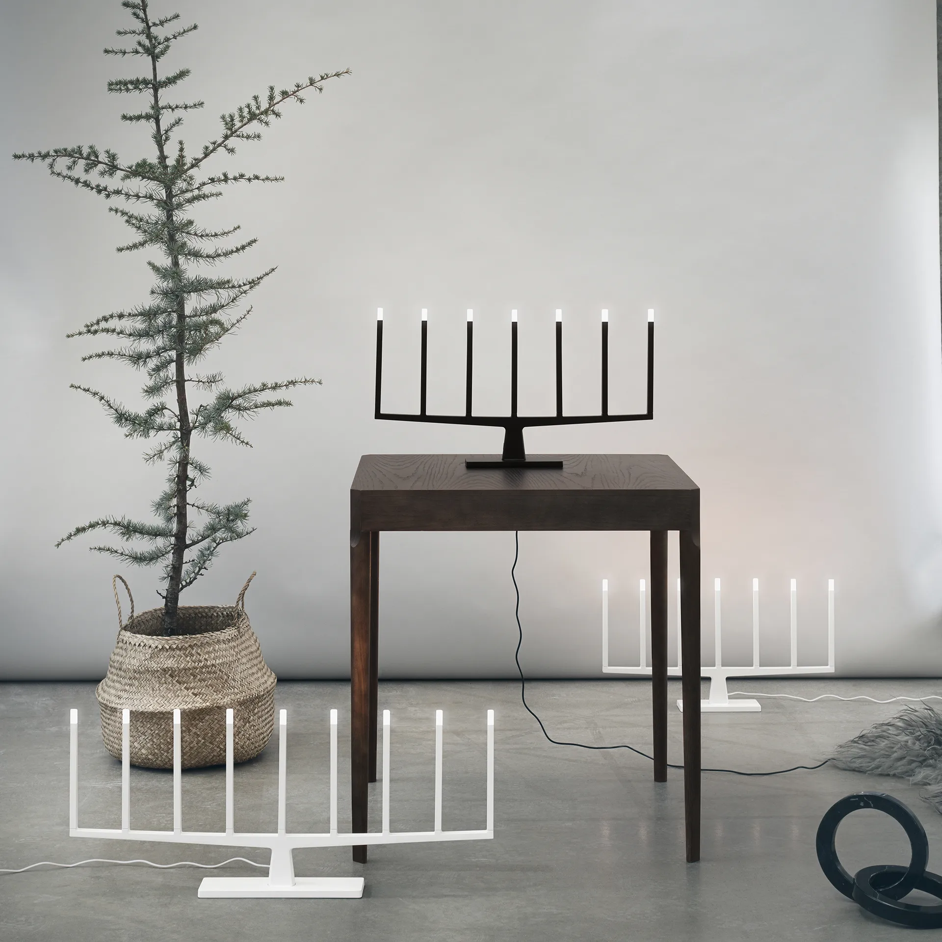 Adventure Świecznik adwentowy 7-ramienny, Czarny Ateljé Lyktan