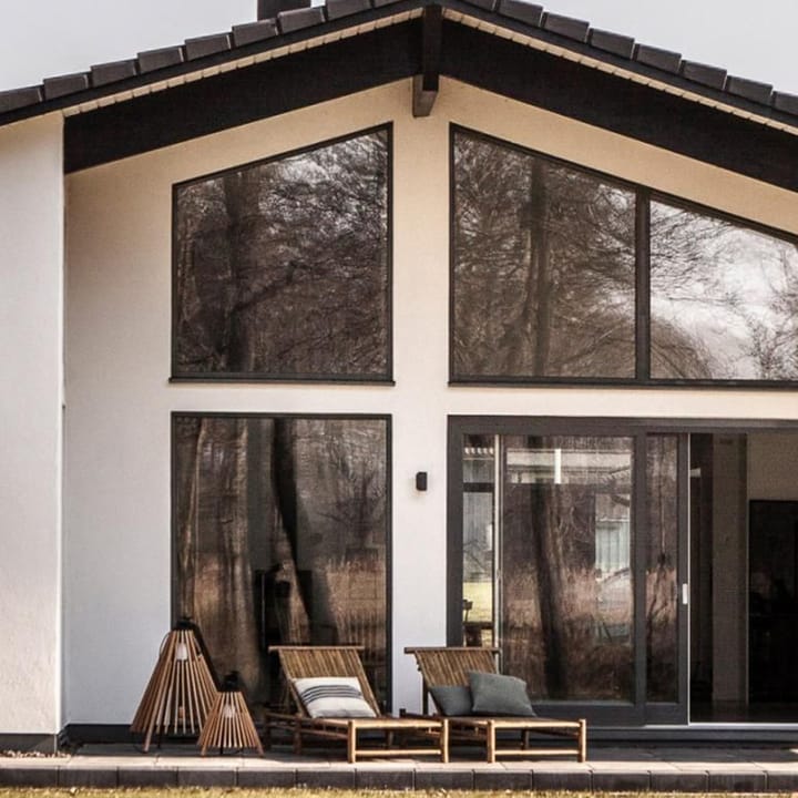 Tipi lampa podłogowa, drewno jesionowe poddane obróbce cieplnej, 738, aluminium Ateljé Lyktan