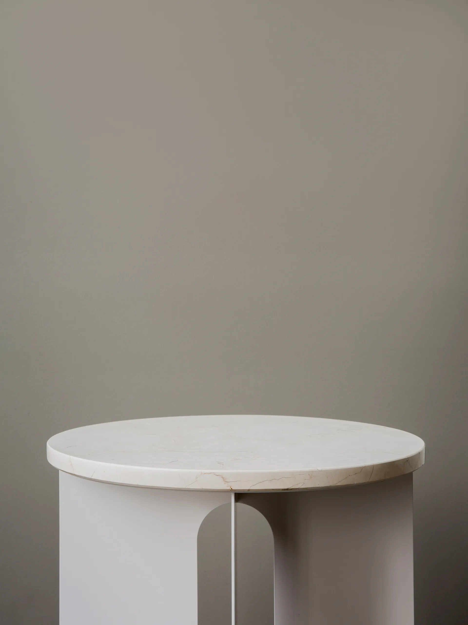 Androgyne blat do stolików bocznych, Crystal Rose, Ø65 cm Audo Copenhagen
