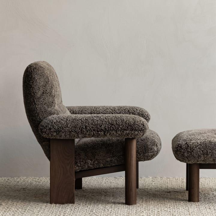 Brasilia fotel, Dark oak-Root sheepskin Audo Copenhagen