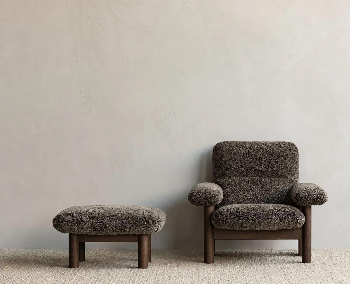 Brasilia podnóżek, Fårskinn root brązowy-ciemny dąb Audo Copenhagen