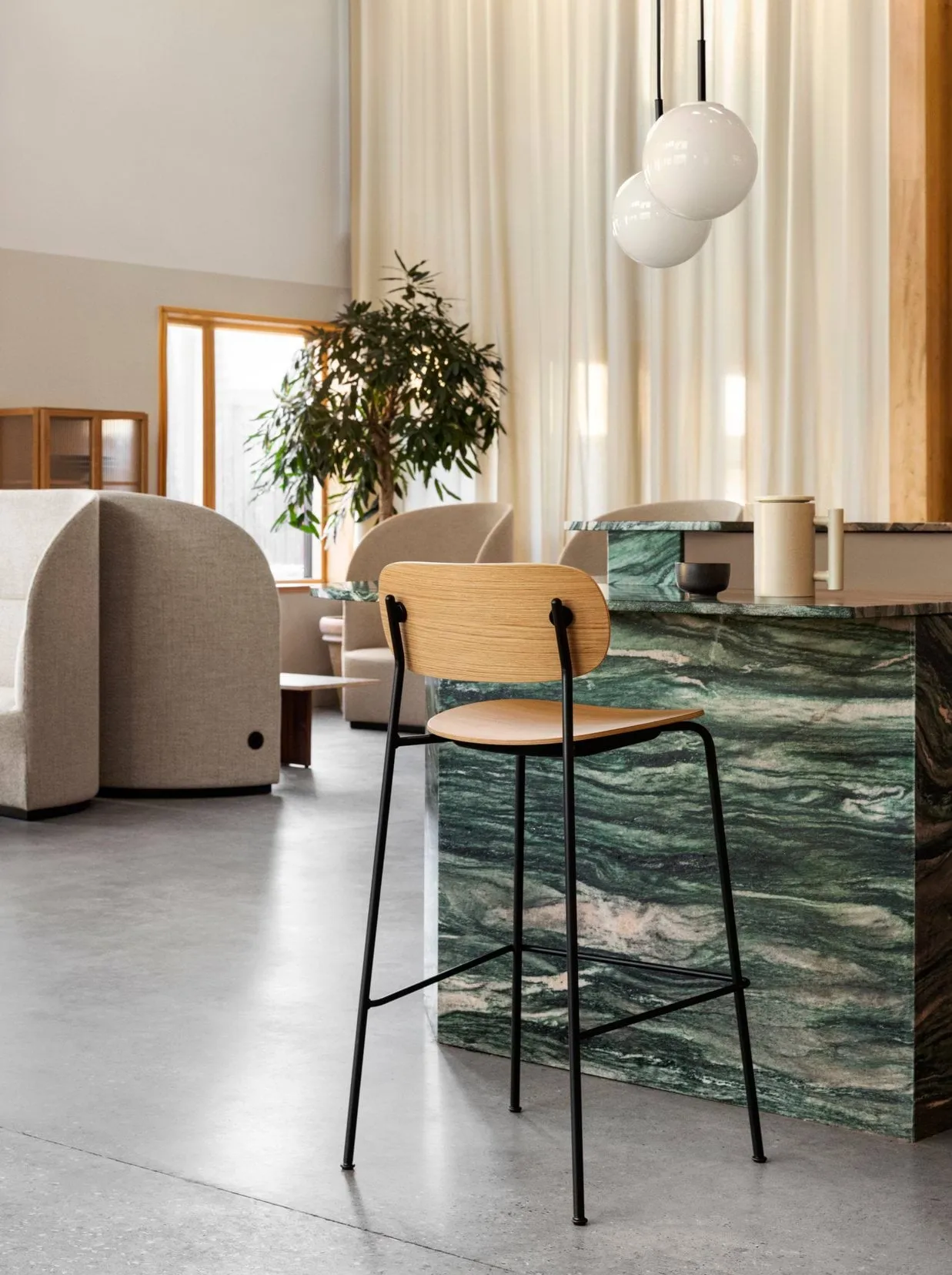 Co Bar Chair hoker, Ciemnobejcowany dąb-chromowana stal, 75 cm Audo Copenhagen