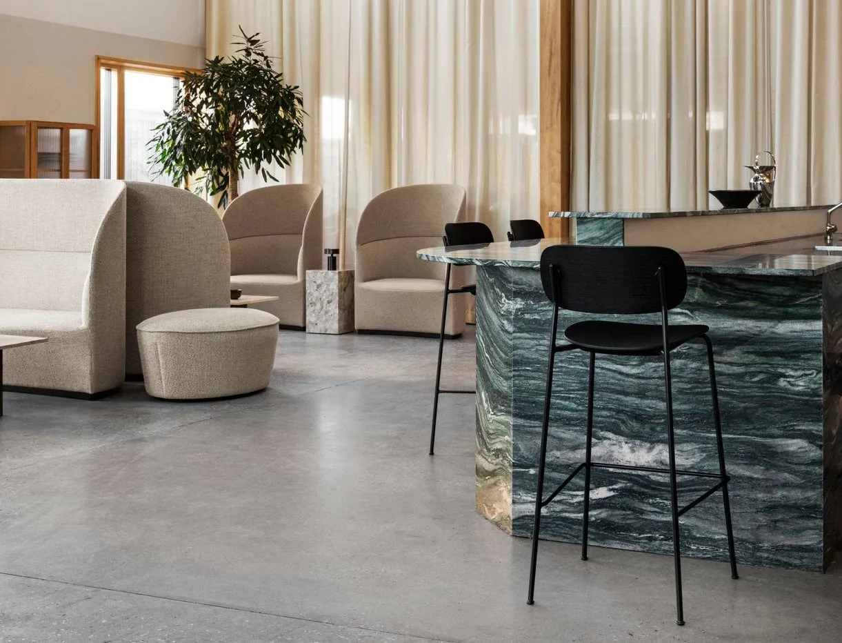 Co Bar Chair hoker, Czarny dąb-chromowana stal, 65 cm Audo Copenhagen