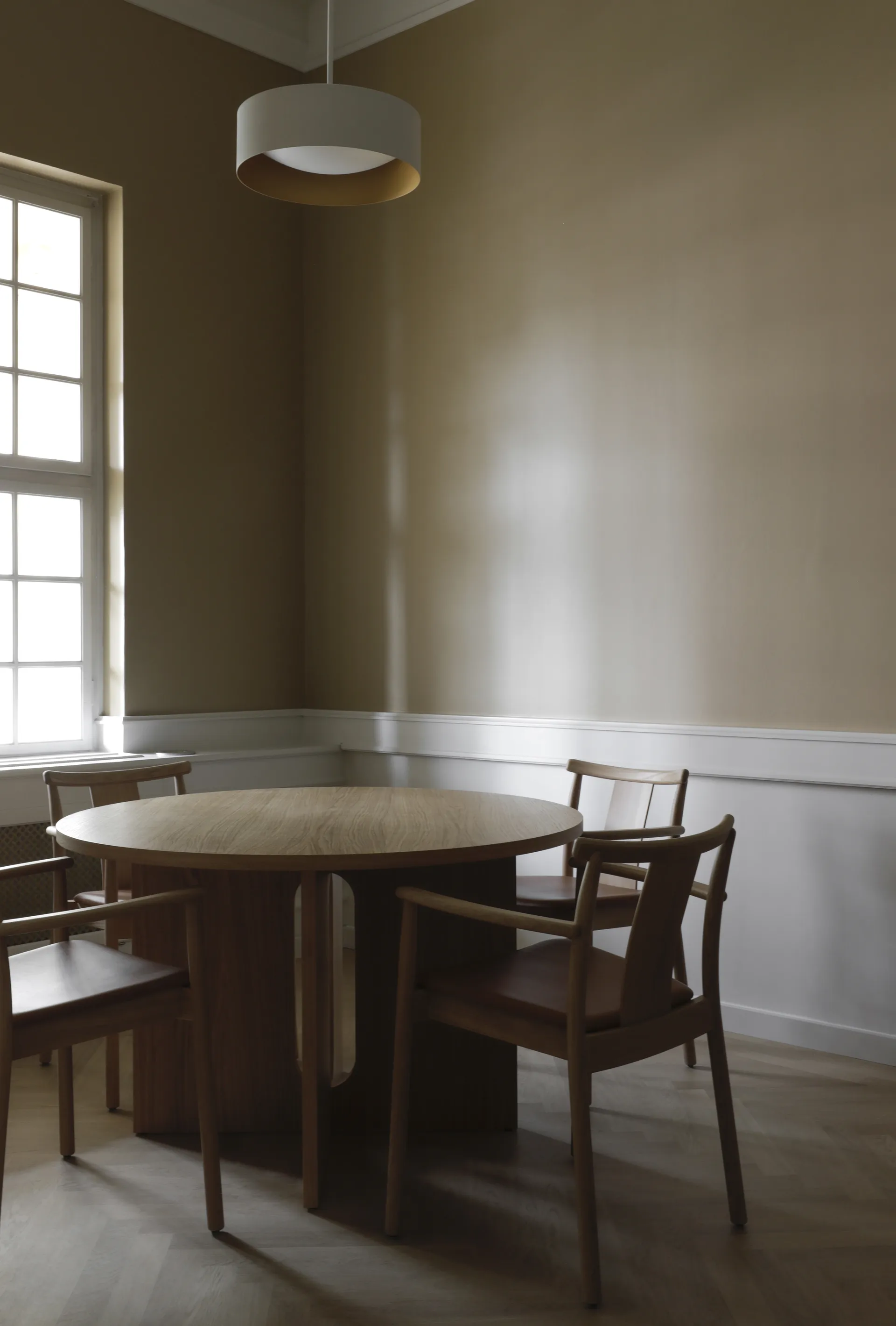 Fotel Merkur z poduszką, Oak- Dakar 0250 cognac Audo Copenhagen