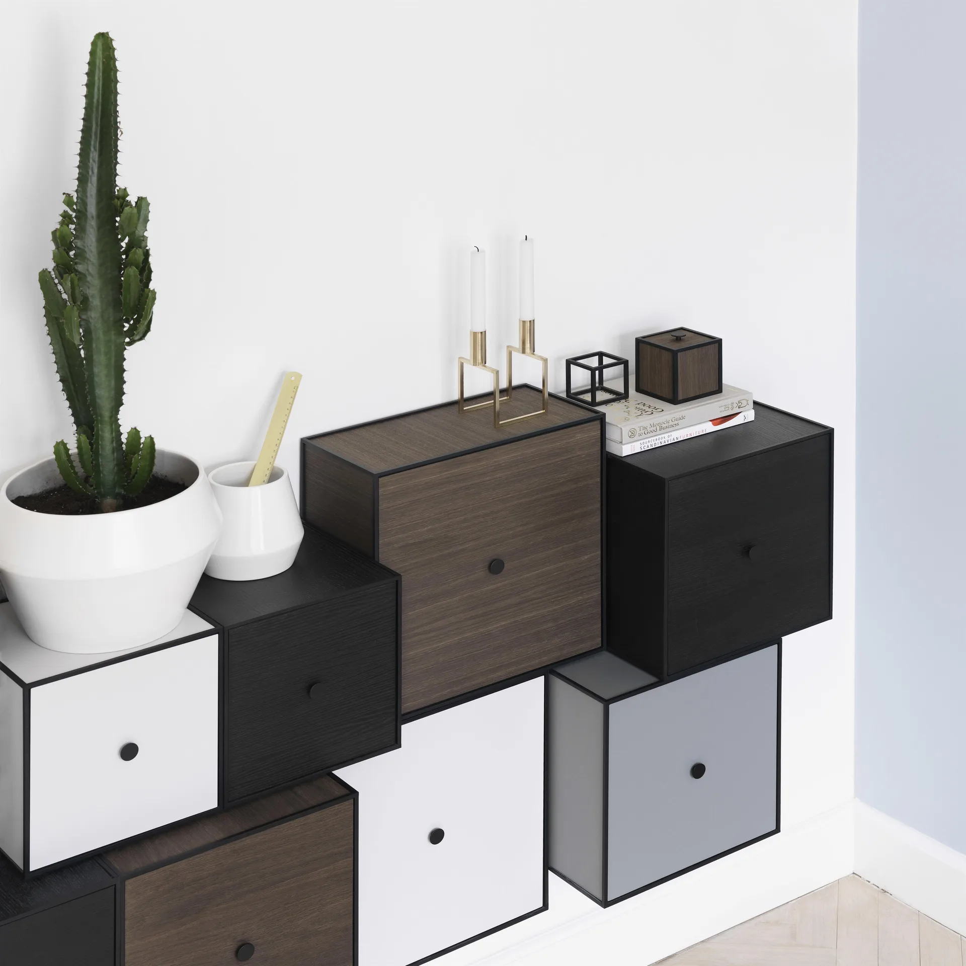 Frame 42 sześcian z drzwiami, dąb wędzony Audo Copenhagen