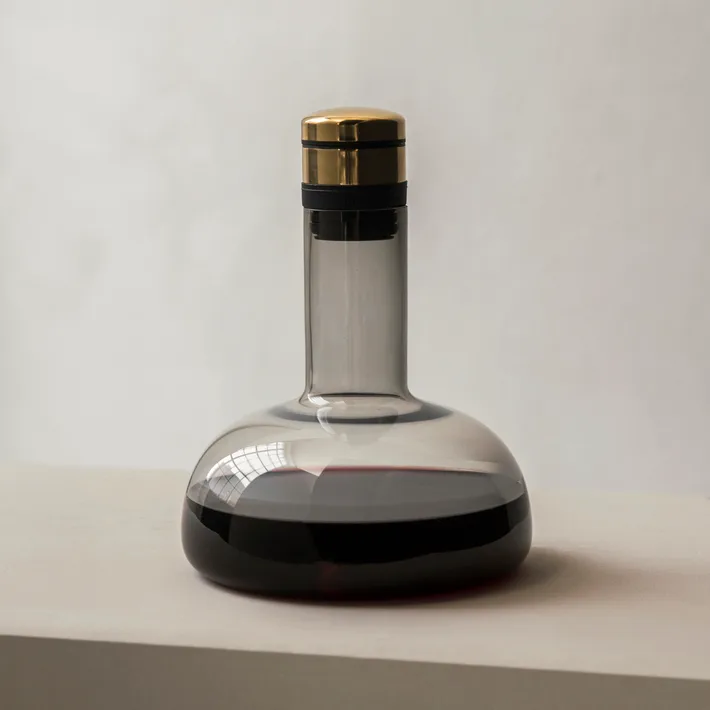 Karafka napowietrzająca do wina Deluxe, przydymiony - mosiądz Audo Copenhagen