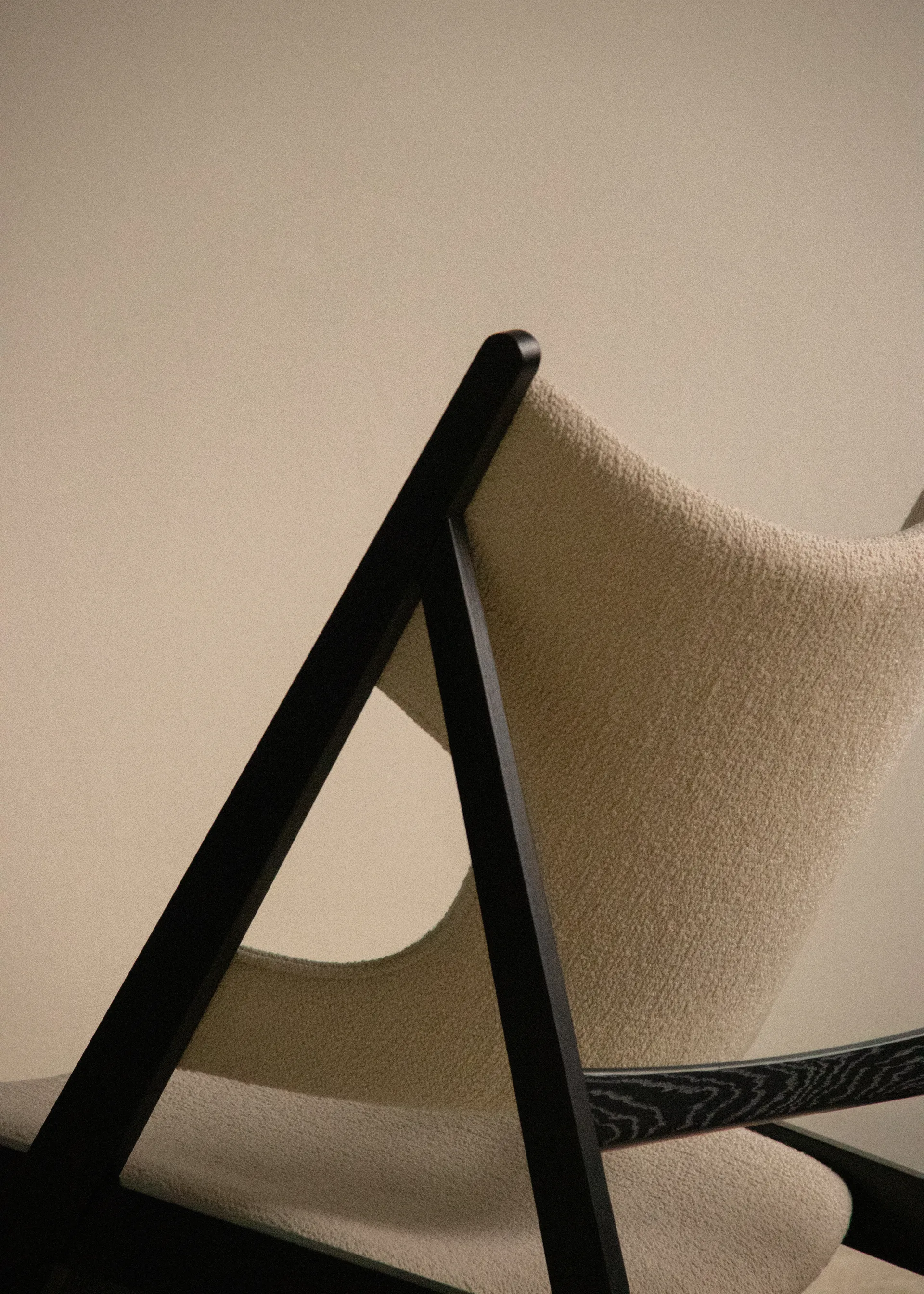 Knitting fotel, Barnum Bouclé 24-czarny dąb Audo Copenhagen