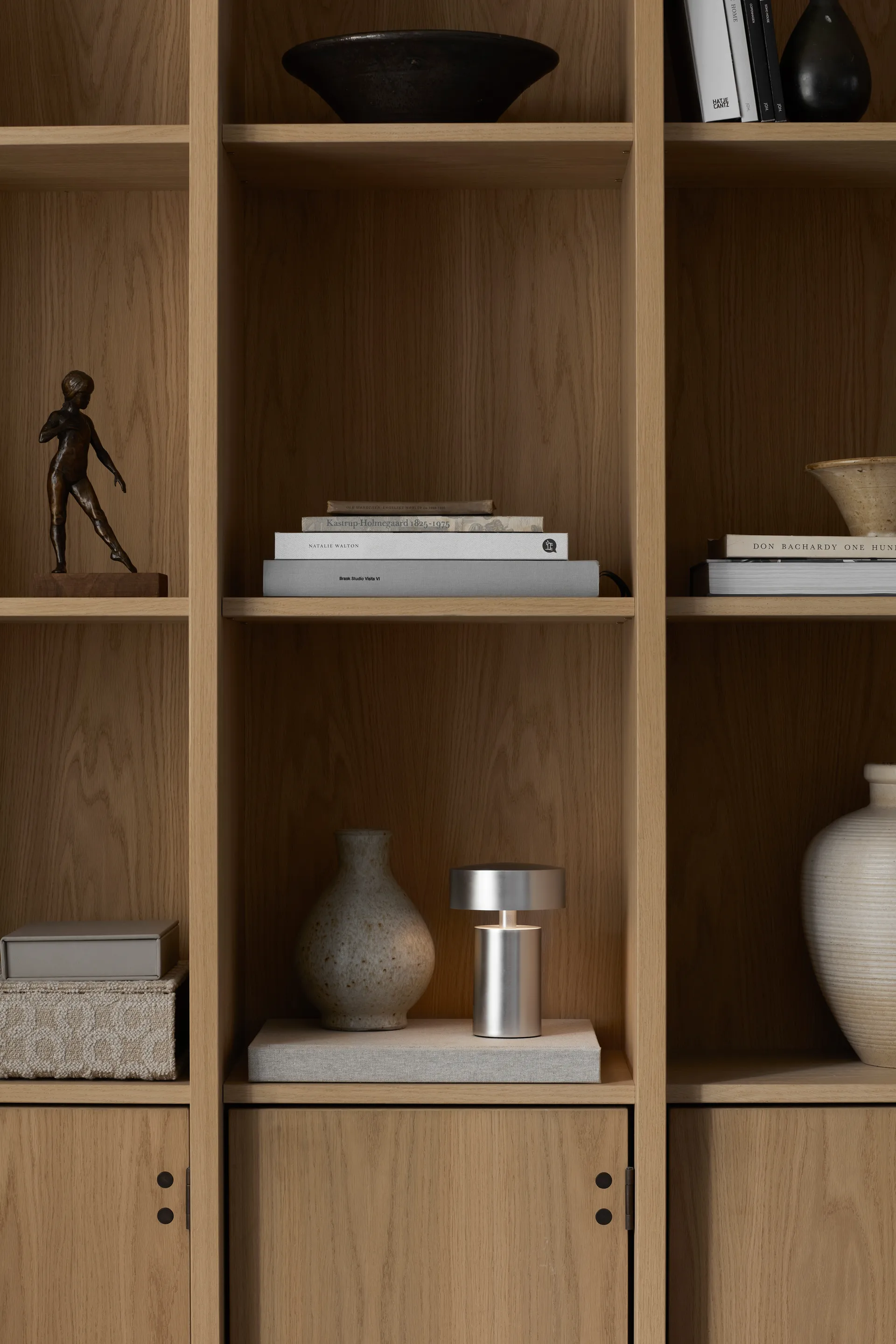 Lampa stołowa Column przenośna, Aluminium Audo Copenhagen