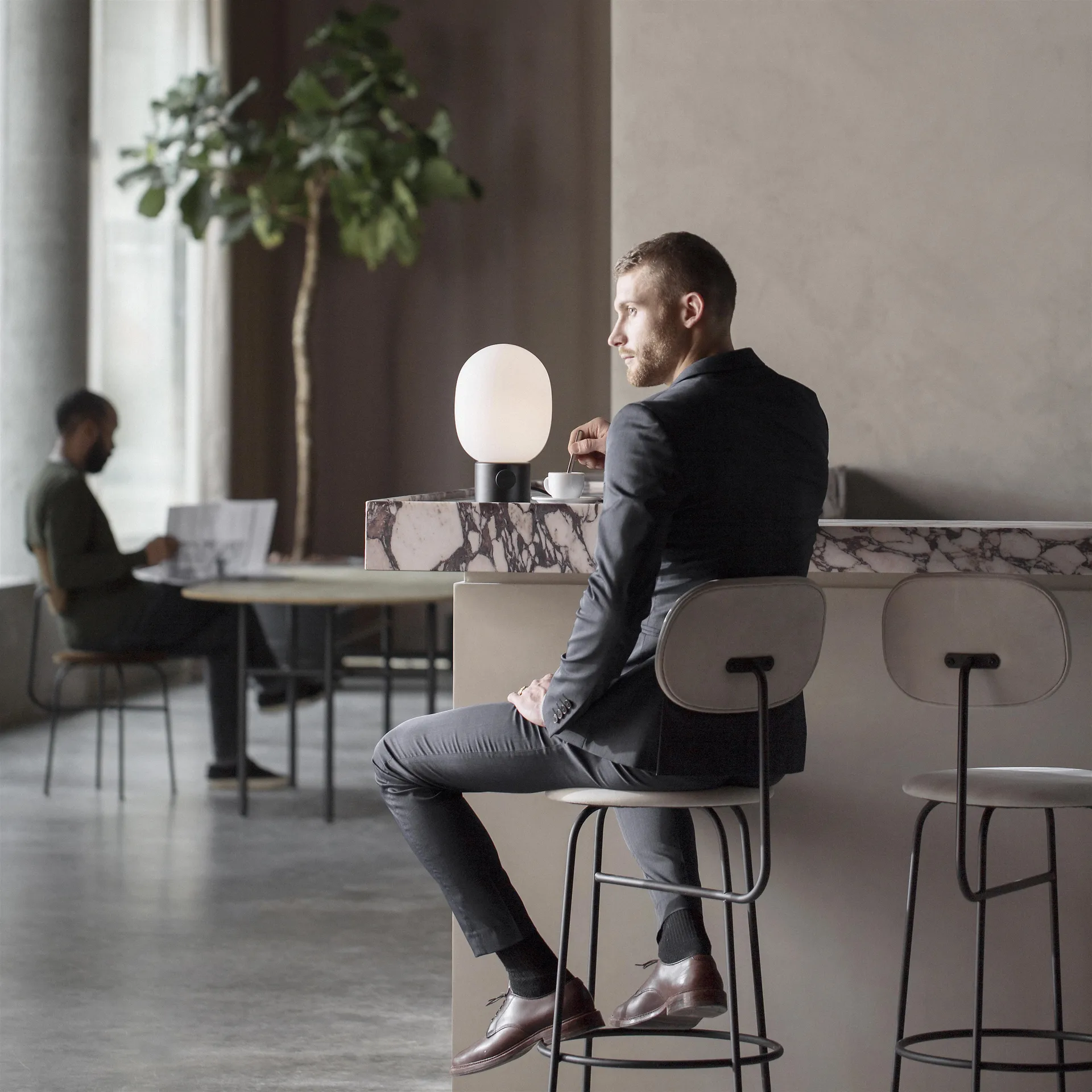 Lampa stołowa JWDA, czarny Audo Copenhagen