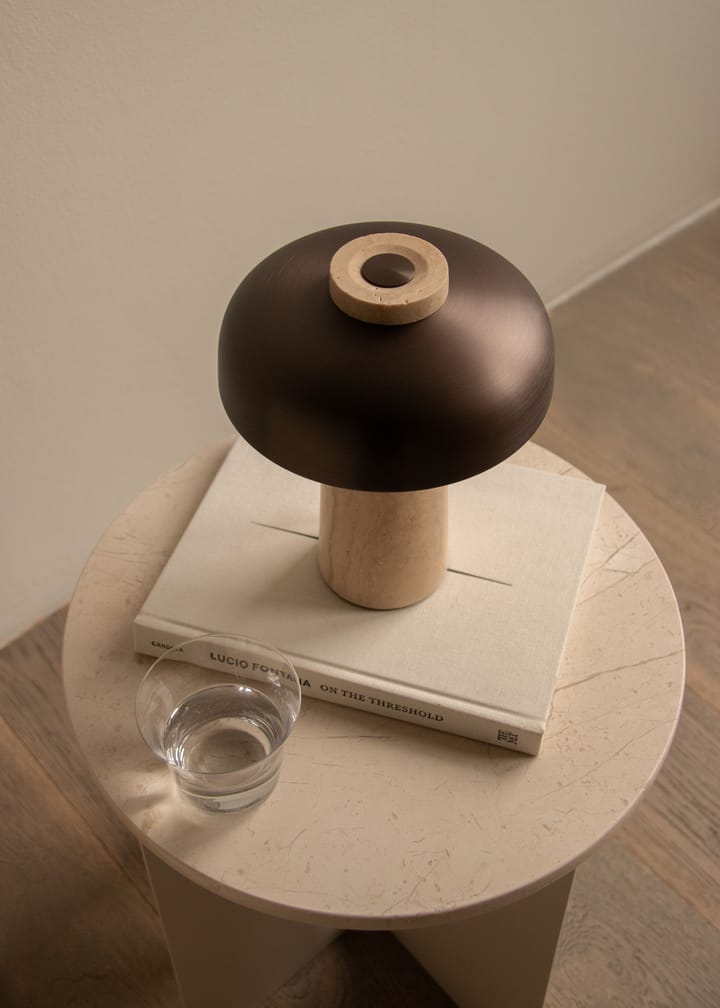 Lampa stołowa przenośna Reverse 24,5 cm, Travertine-bronzed aluminium Audo Copenhagen