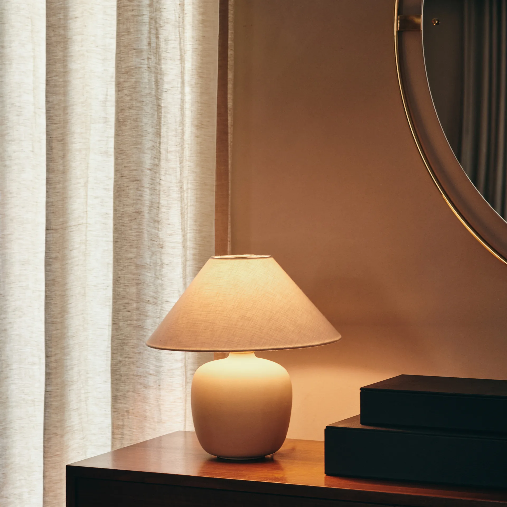 Lampa stołowa Torso 37 cm, Piaskowy Audo Copenhagen