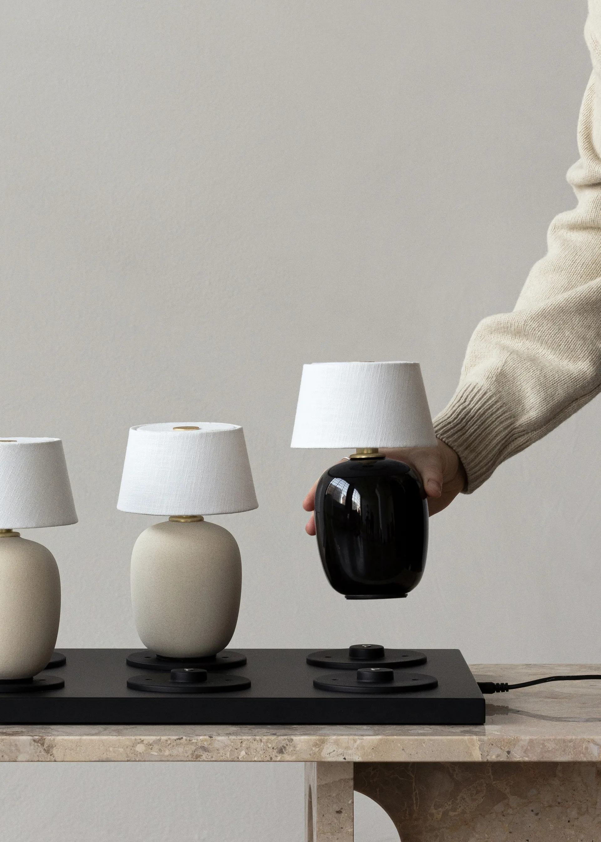 Lampa stołowa Torso portable, Black Audo Copenhagen