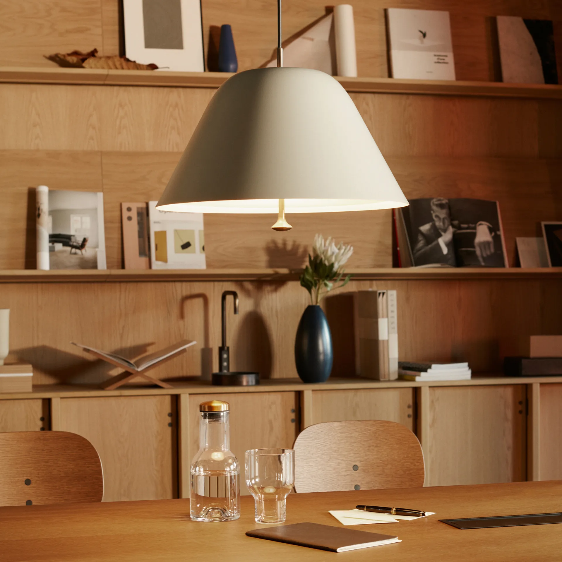 Lampa wisząca Levitate Ø40 cm, Szaro-mosiężny Audo Copenhagen