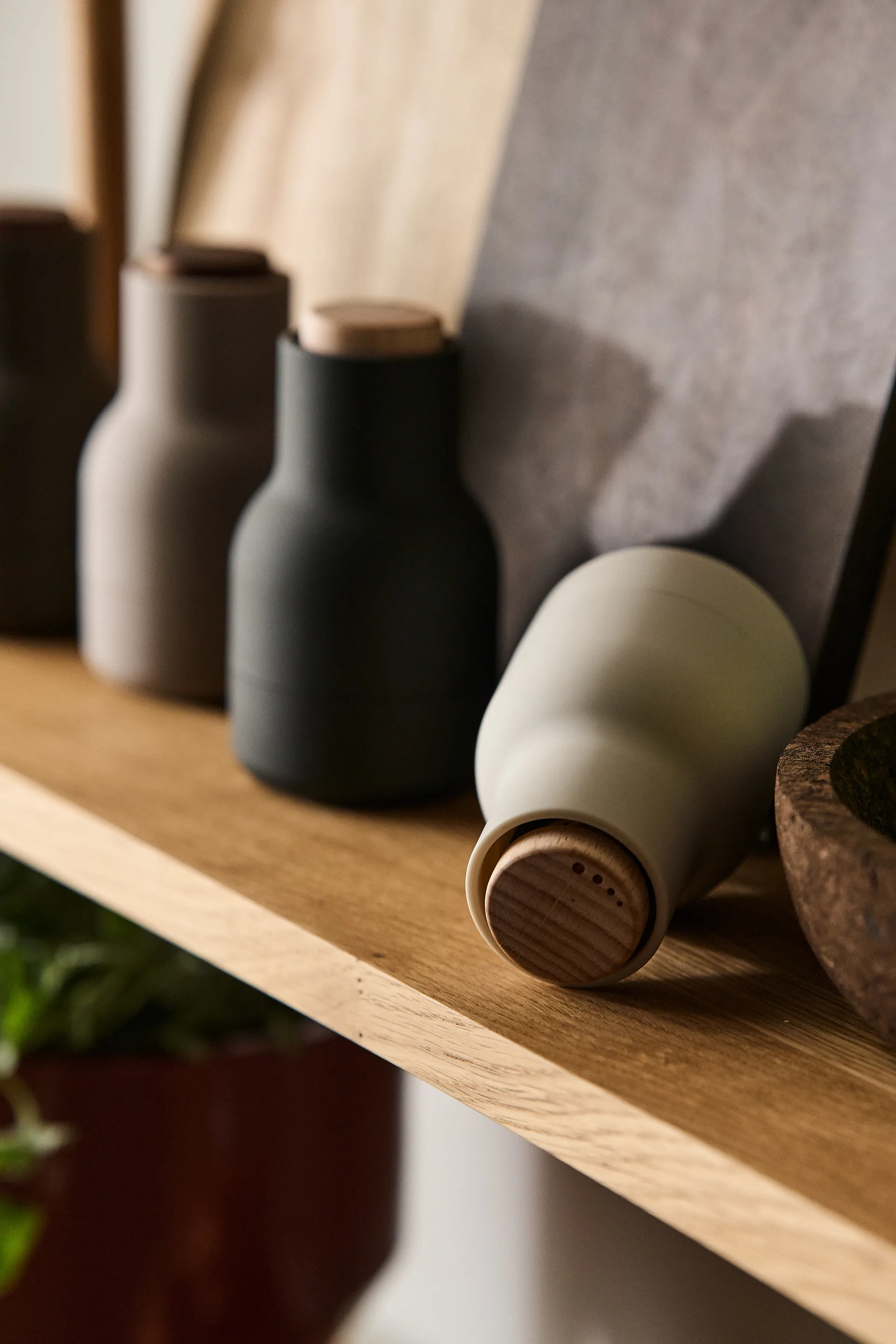 Młynek do przypraw Bottle Grinder Small 2 szt., Ash-carbon-buk Audo Copenhagen