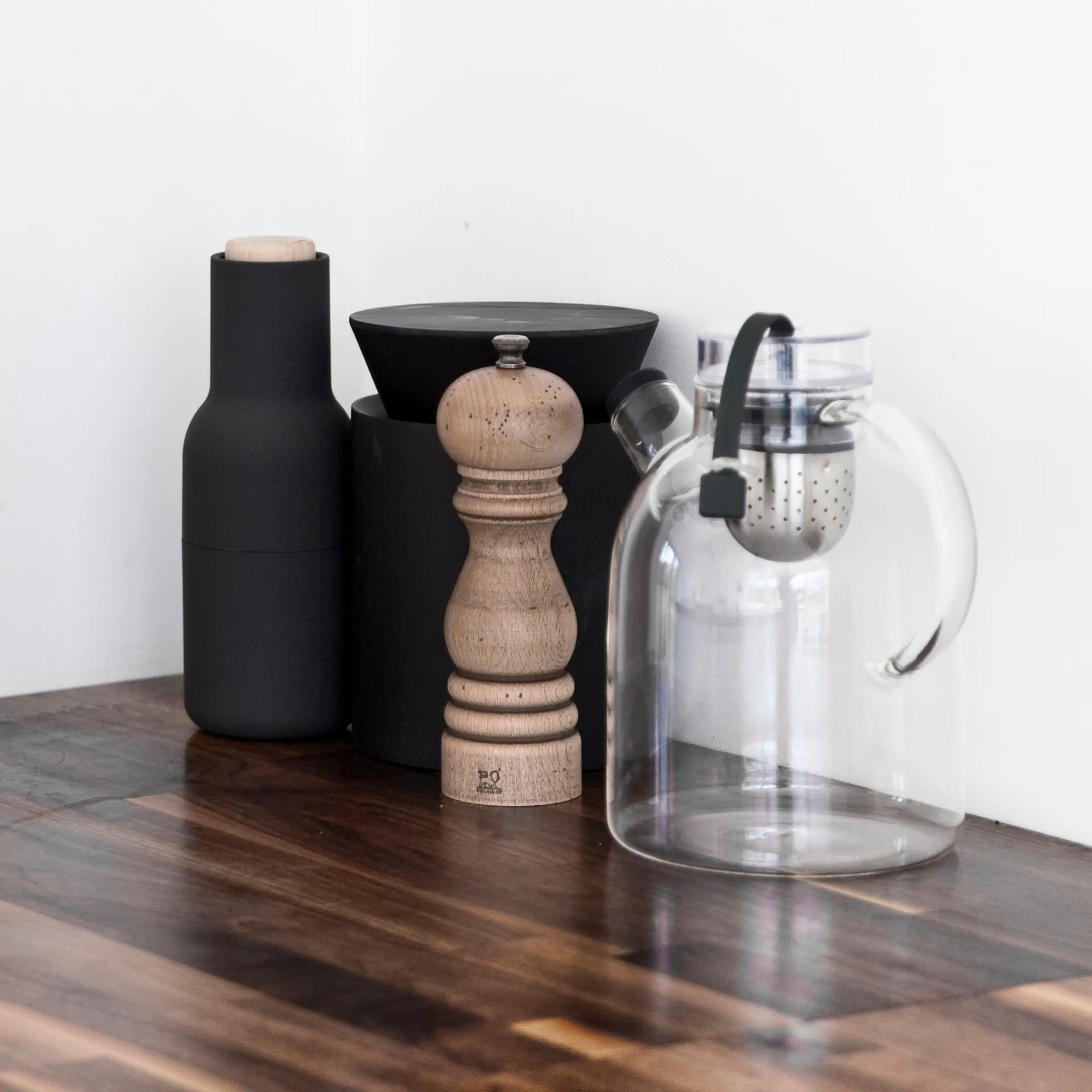 Młynki do przypraw Bottle Grinder 2 szt., Ash - carbon (bukowe pokrywki) Audo Copenhagen