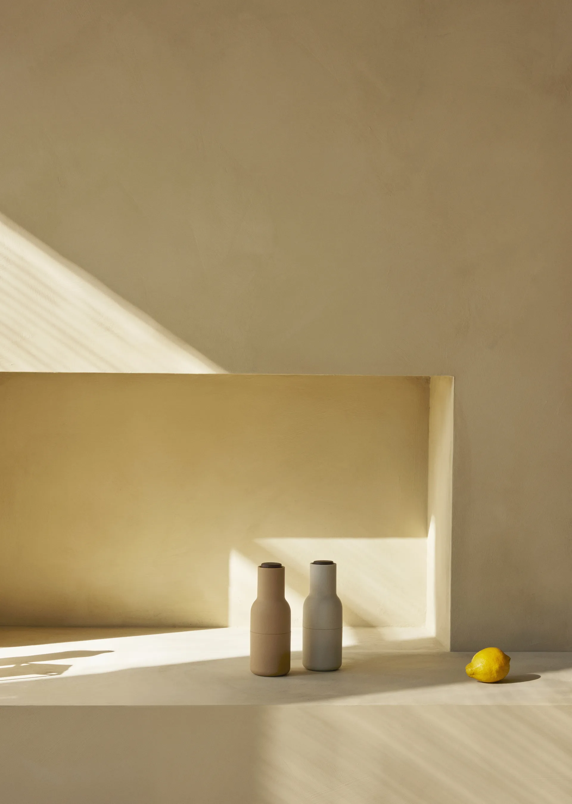 Młynki do przypraw Bottle Grinder 2 szt., Barley (orzechowe pokrywki) Audo Copenhagen