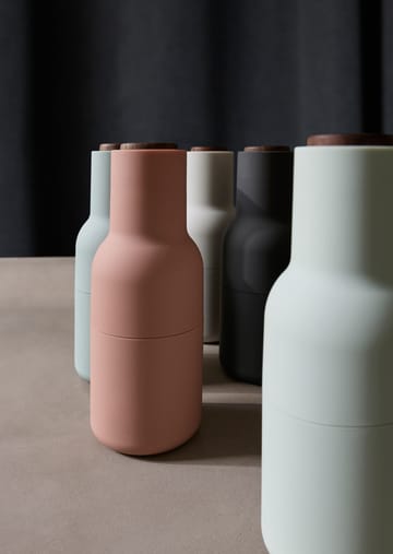 Młynki do przypraw Bottle Grinder 2 szt. - Nudes (orzechowe pokrywki) - Audo Copenhagen