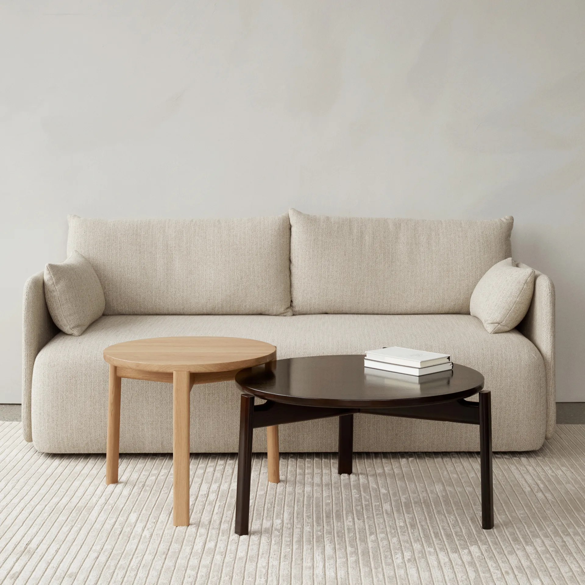 Passage stolik kawowy Ø70 cm, Ciemny lakierowany dąb Audo Copenhagen