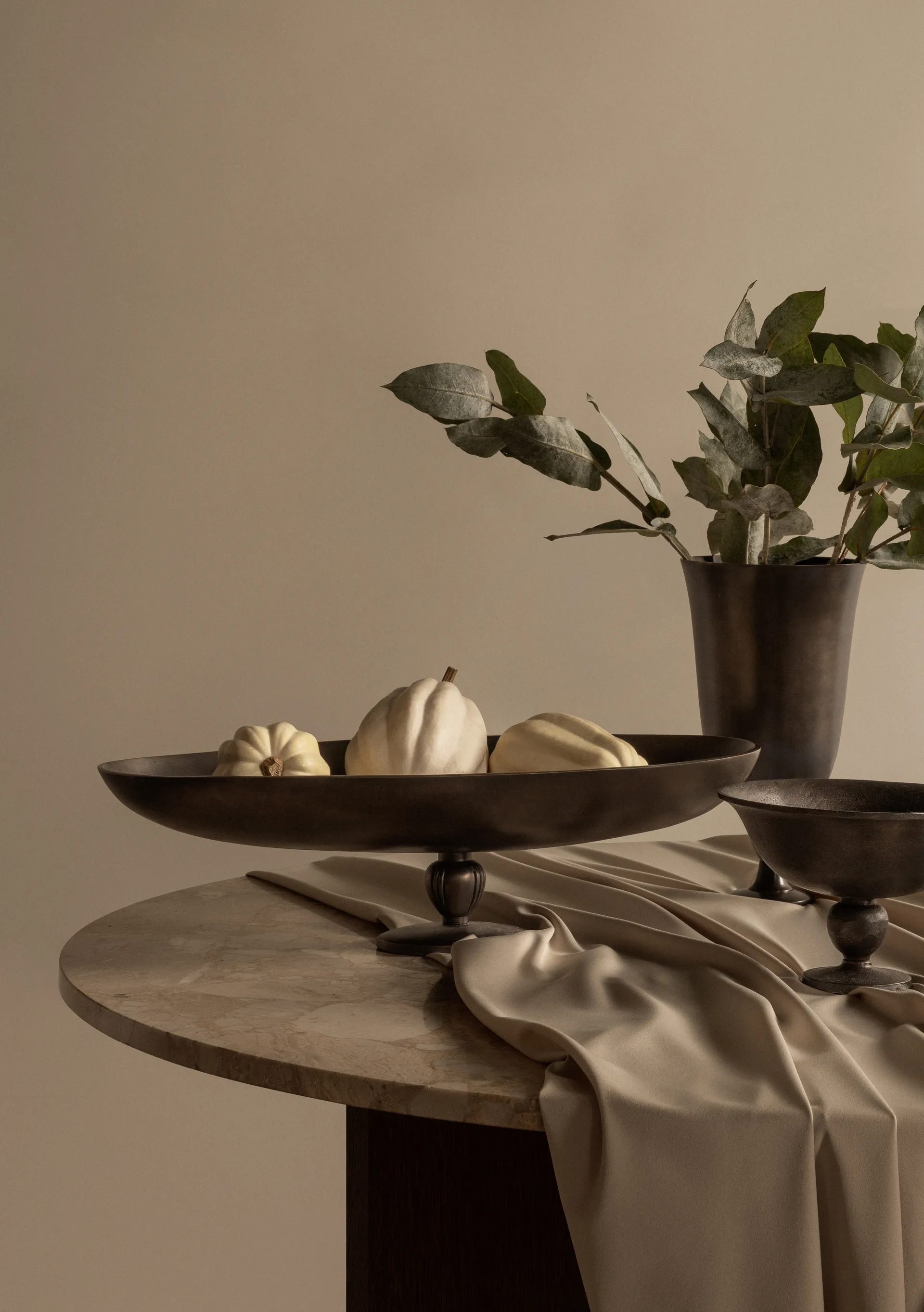 Pavot półmisek na stopce, Brązowy Audo Copenhagen