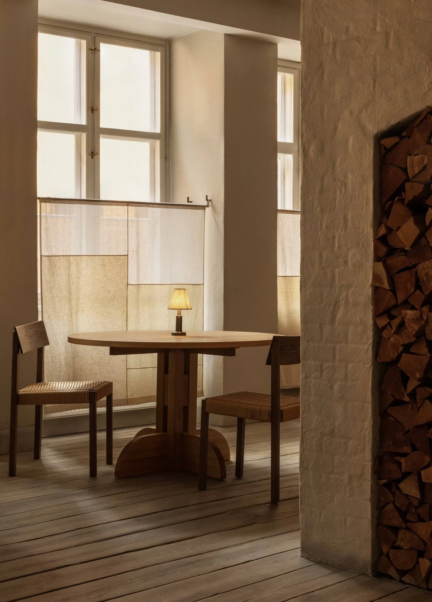 Puffin Dining Table fornir dębowy naturalny, Naturalny fornir dębowy, Ø120 cm Audo Copenhagen