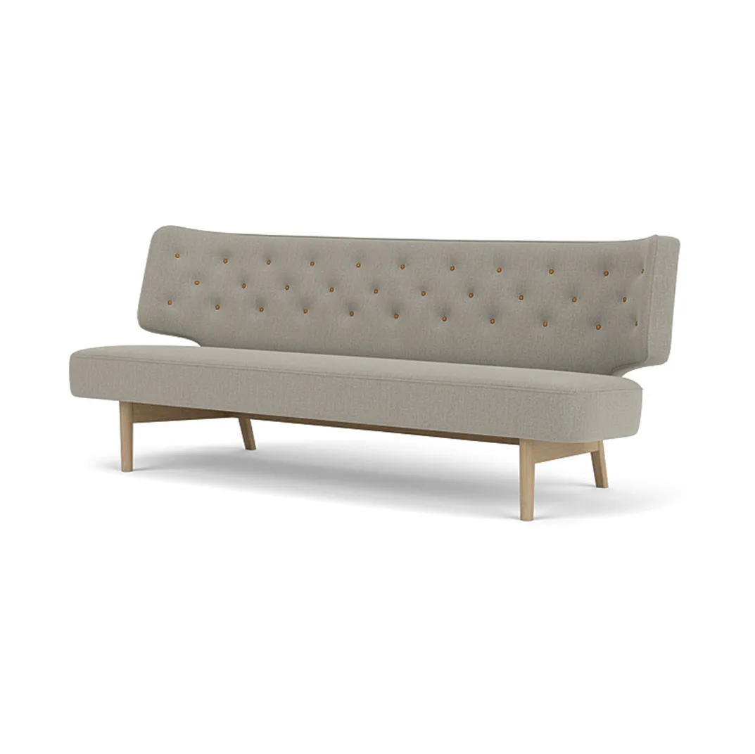 Radiohus Sofa w pełni tapicerowana RE-WOOL PC1T Global HR BUTTONS Vegetal podstawa na 4 nogach, Re-wool 218-naturlany dąb, skórzane guziki, 2-osobowa Audo Copenhagen