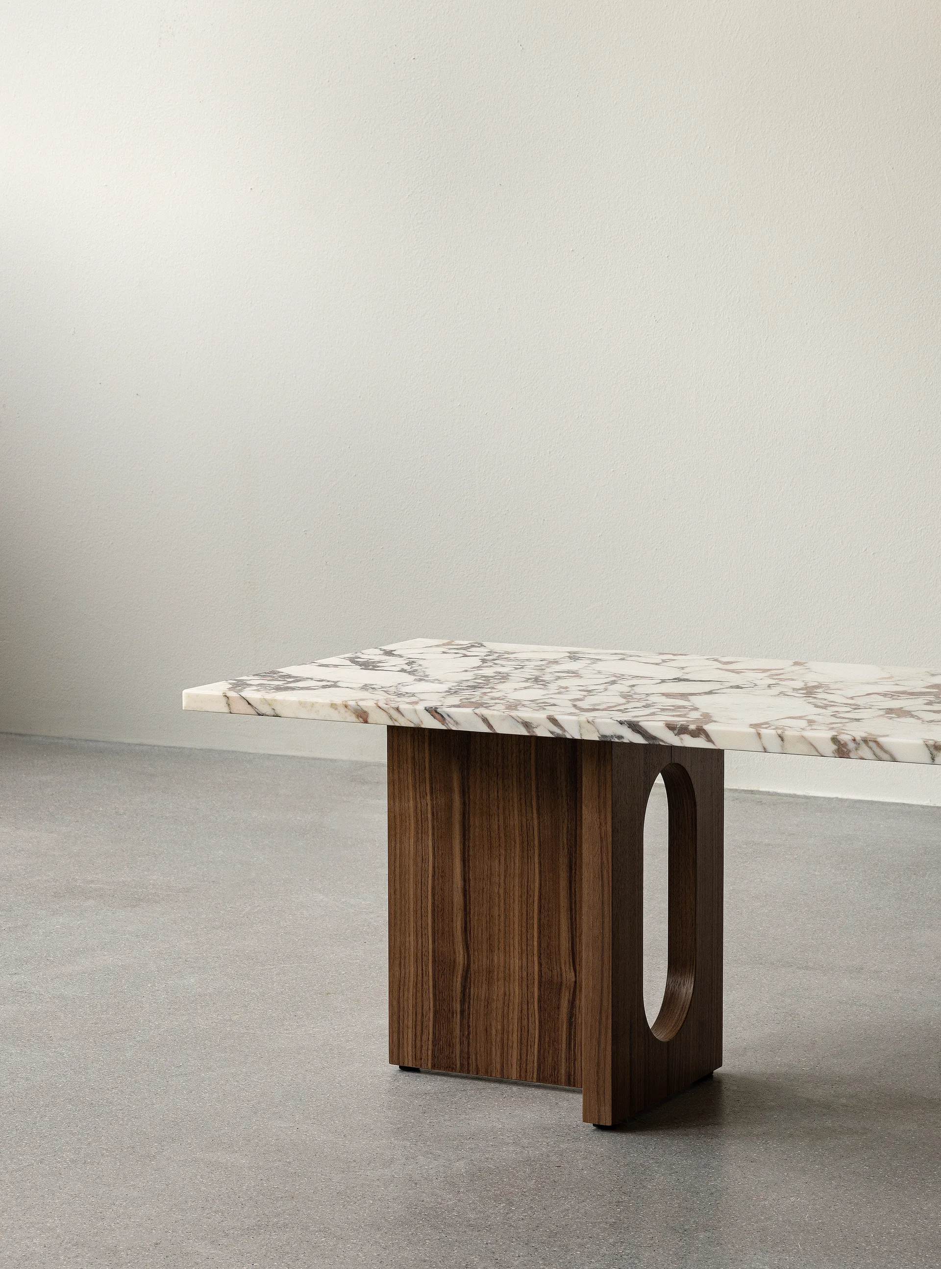 Stolik Androgyne, Dark st. oak-Calacatta viola Audo Copenhagen