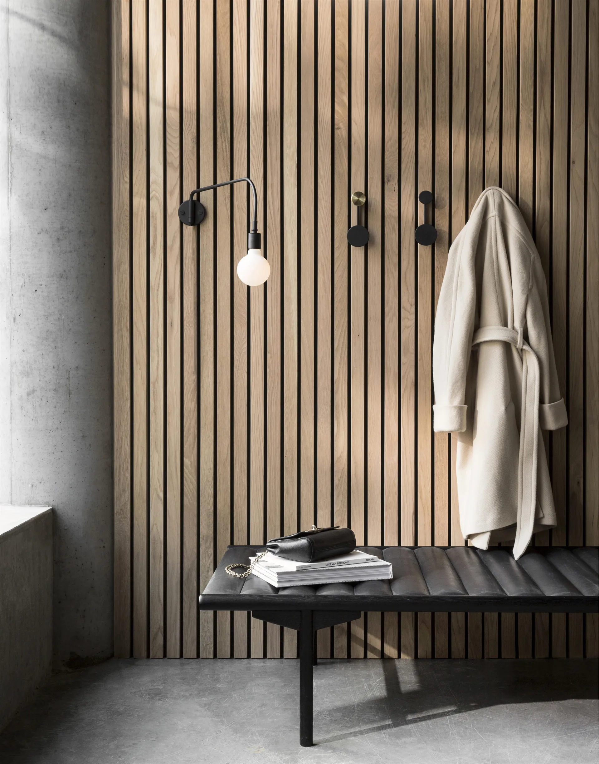 Wieszak Afteroom Small, Czarny mosiądz Audo Copenhagen