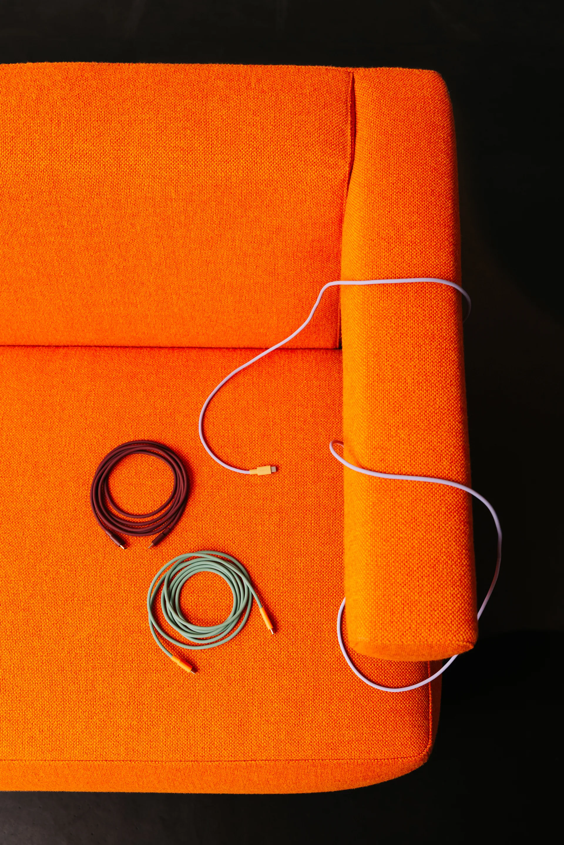 Kabel AVOLT x Bauhaus-Archiv 1 USB C do USB C
, Mulberry Red Avolt