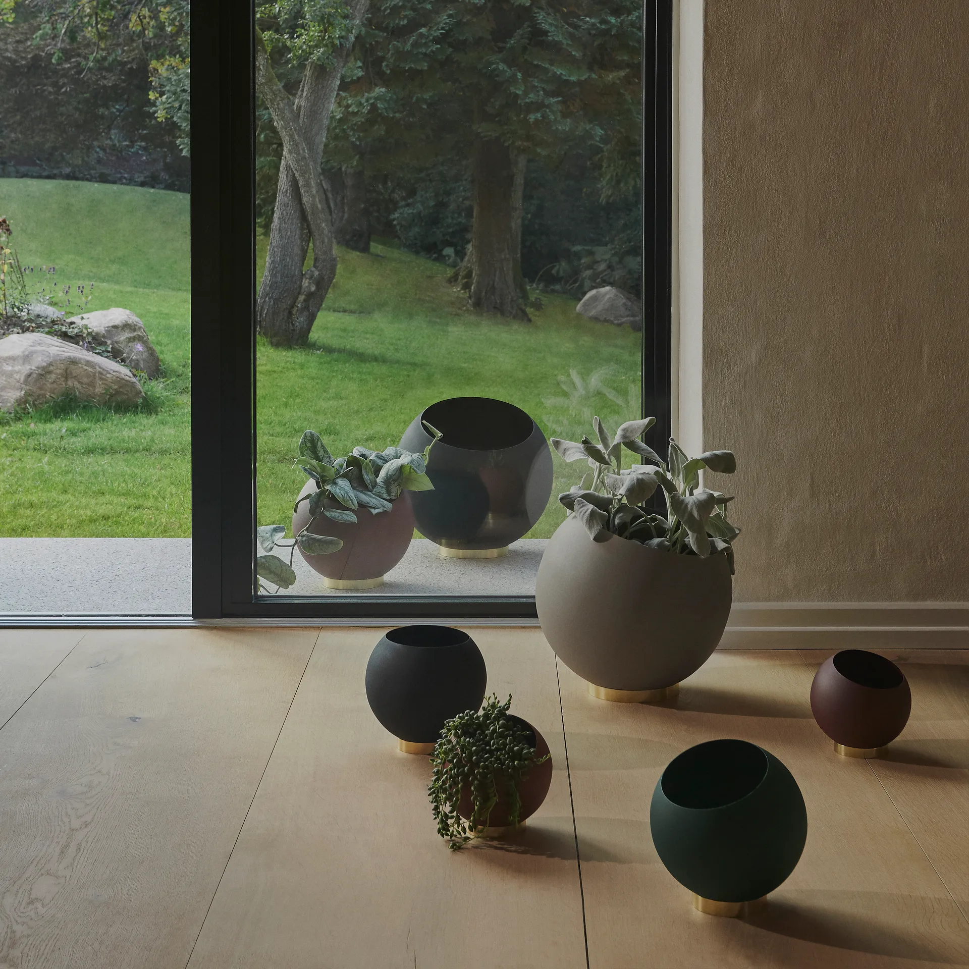 Doniczka Globe Ø21 cm, Black AYTM