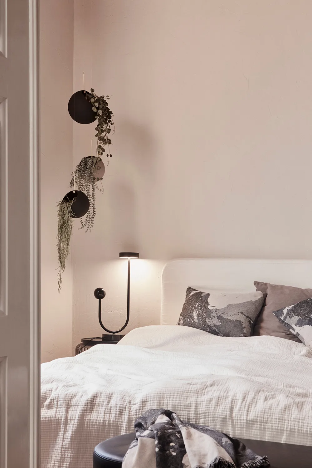 Poduszka Floreo 40x60 cm, Czarno-beżowy AYTM