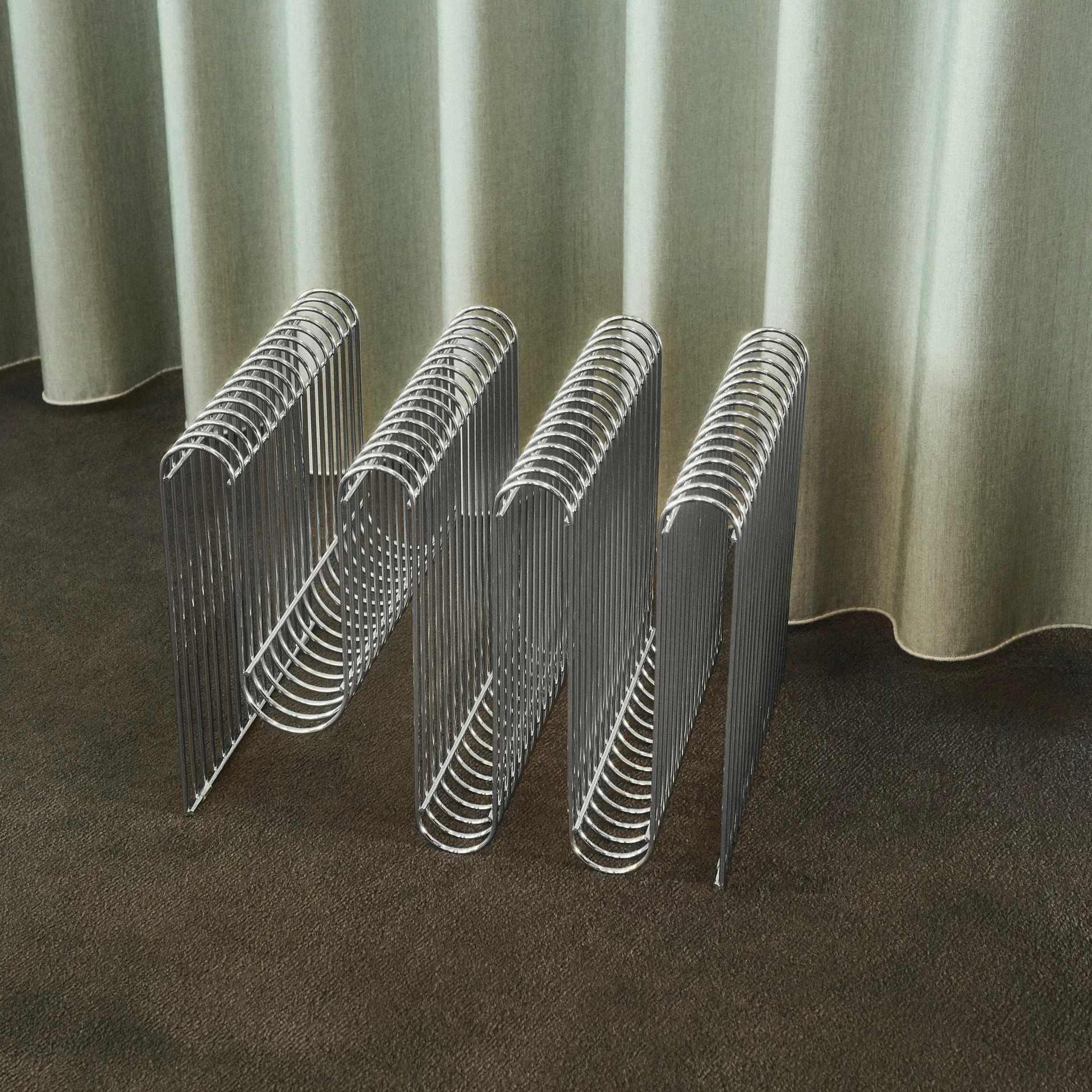 Stojak na czasopisma Curva, Srebrny AYTM