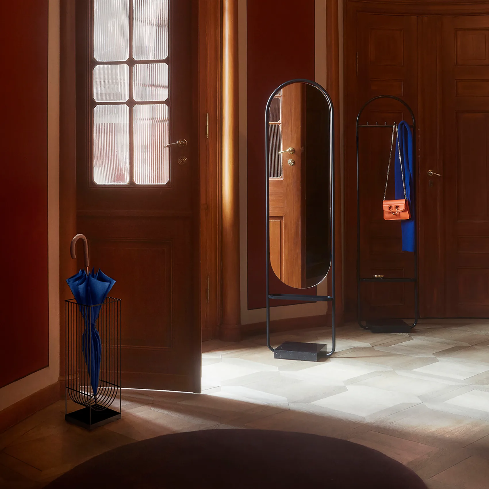 Stojak na parasole Curva, Czarny AYTM