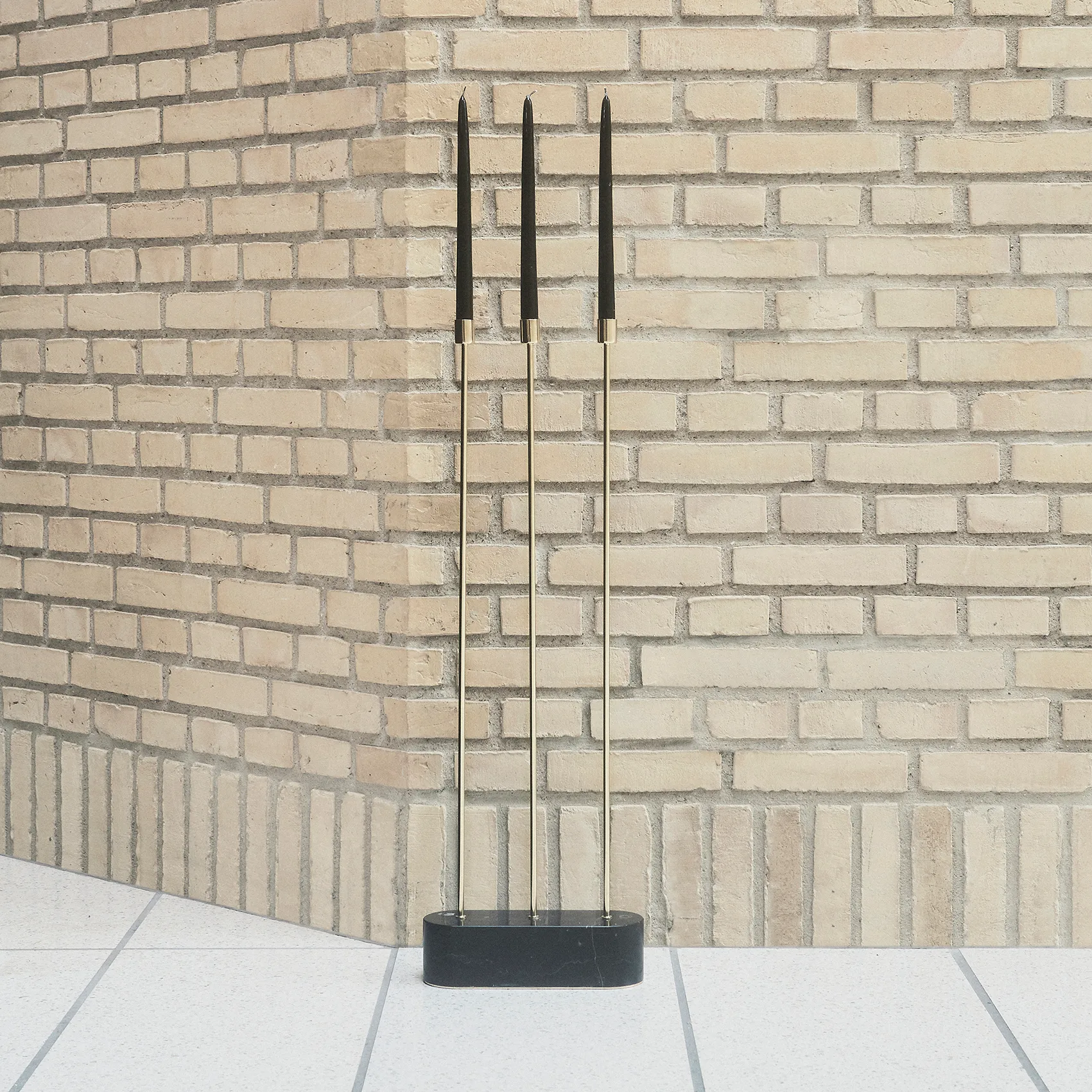 Świecznik podłogowy Grasil, Czarno-złoty AYTM