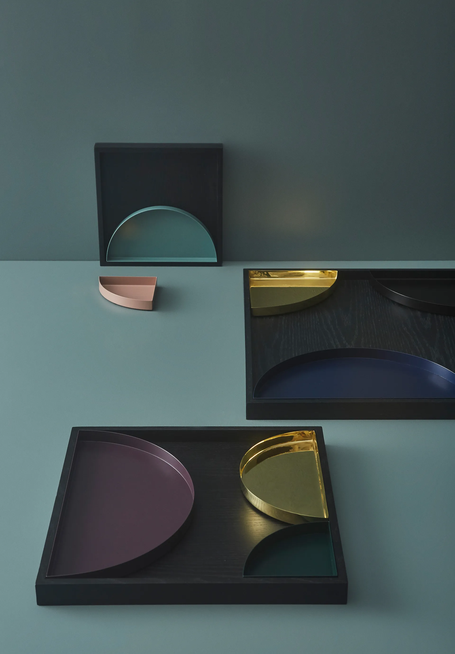 Taca kwadratowa Unity jesionowa bejcowana na czarno, Large AYTM