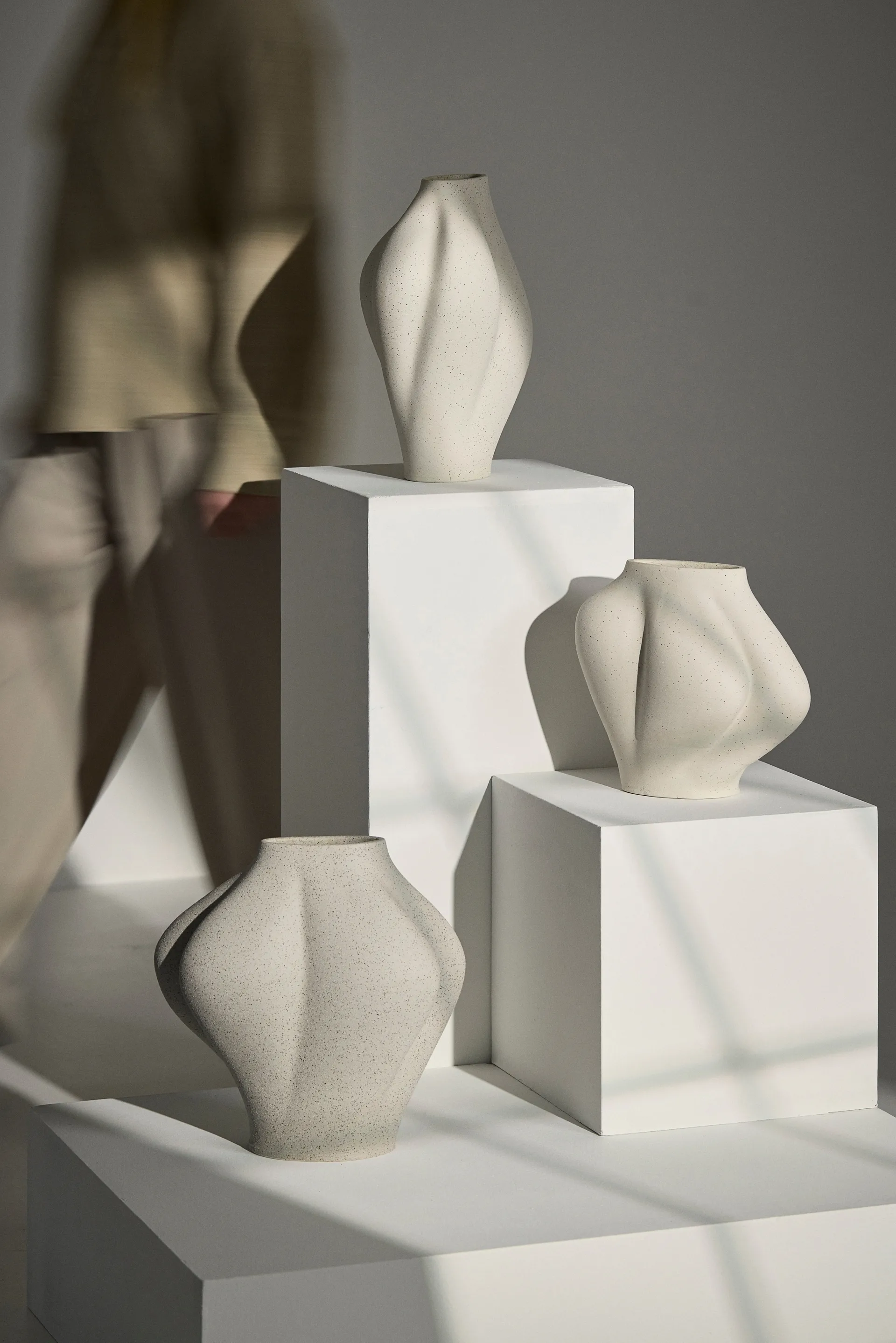 Wazon Saltare, Taupe, Ø13,8×30 cm AYTM