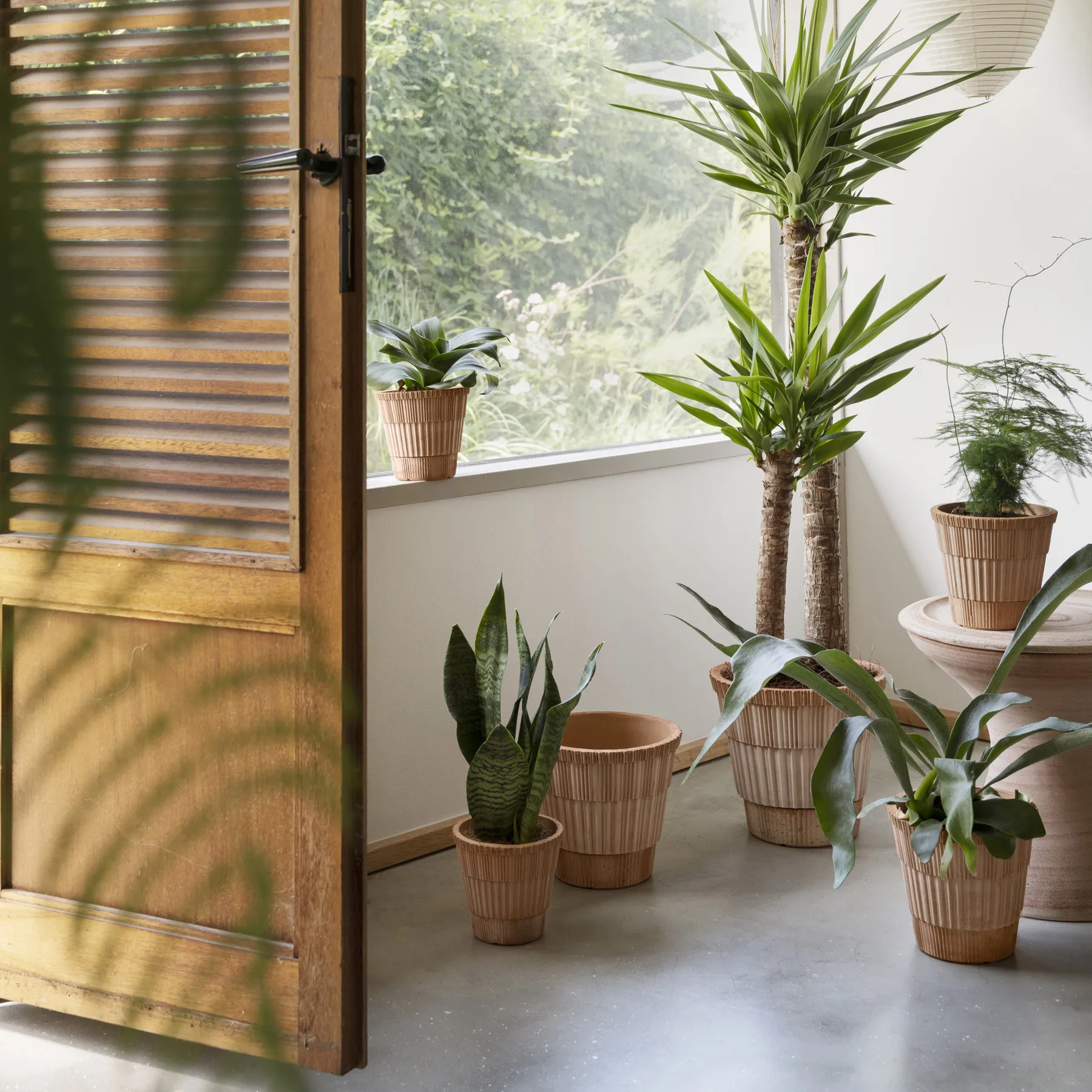 Doniczka ze spodkiem Atlas raw, Różowy, Ø14 cm Bergs Potter