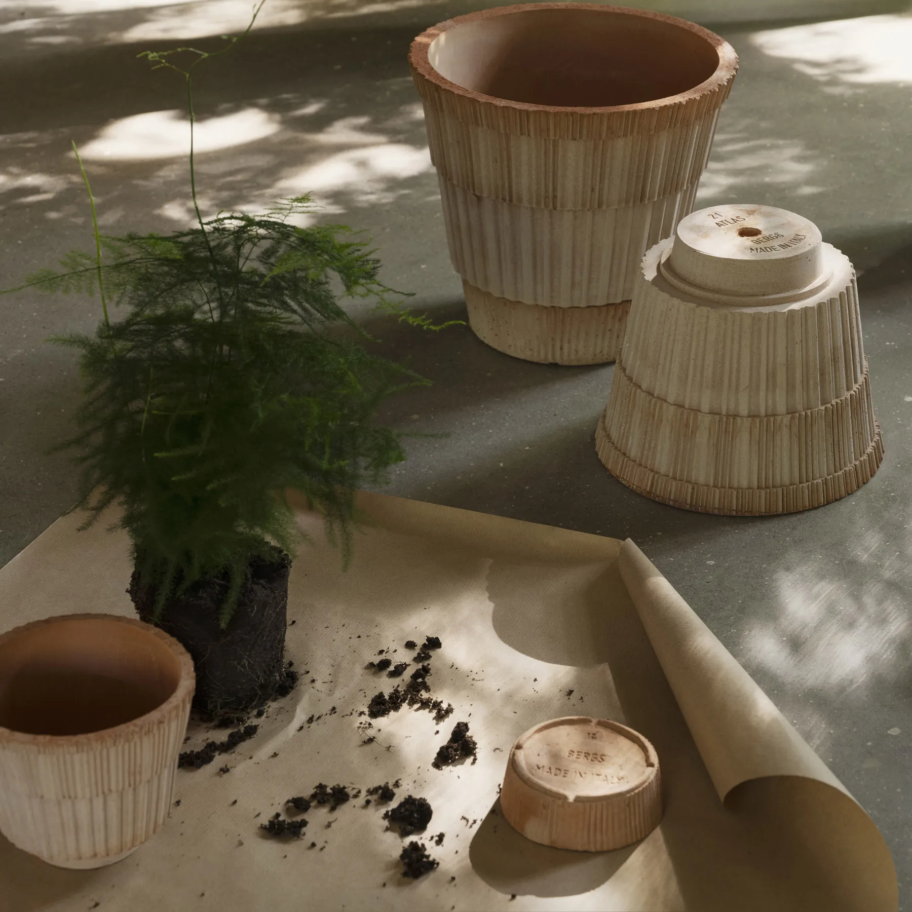 Doniczka ze spodkiem Atlas raw, Różowy, Ø16 cm Bergs Potter