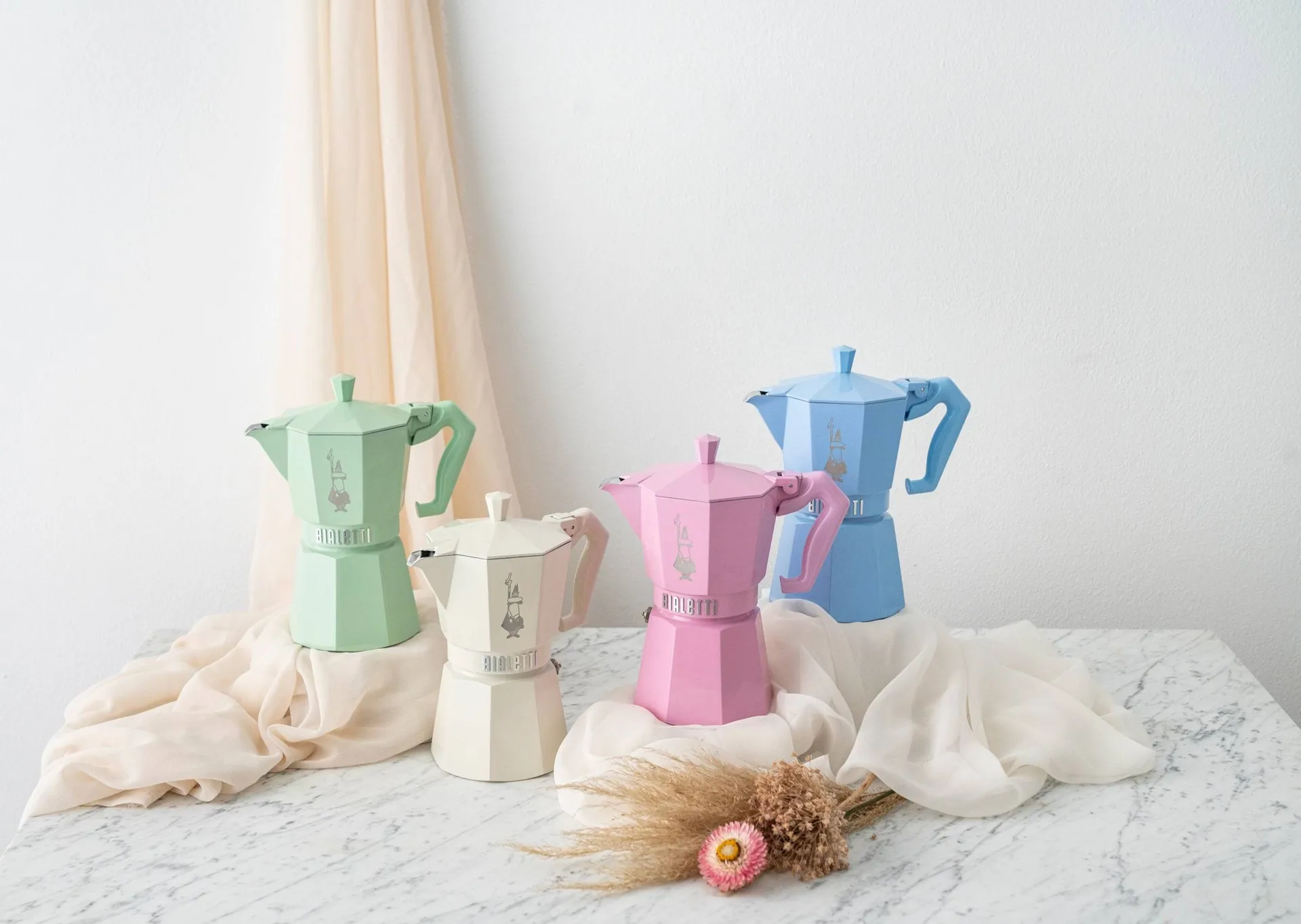 Bialetti ekskluzywny zaparzacz moka, Jasnoniebieski, 6 filiżanek Bialetti