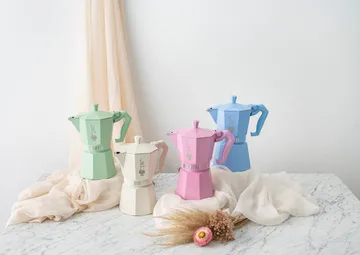 Bialetti ekskluzywny zaparzacz moka - Jasnoniebieski, 6 filiżanek - Bialetti