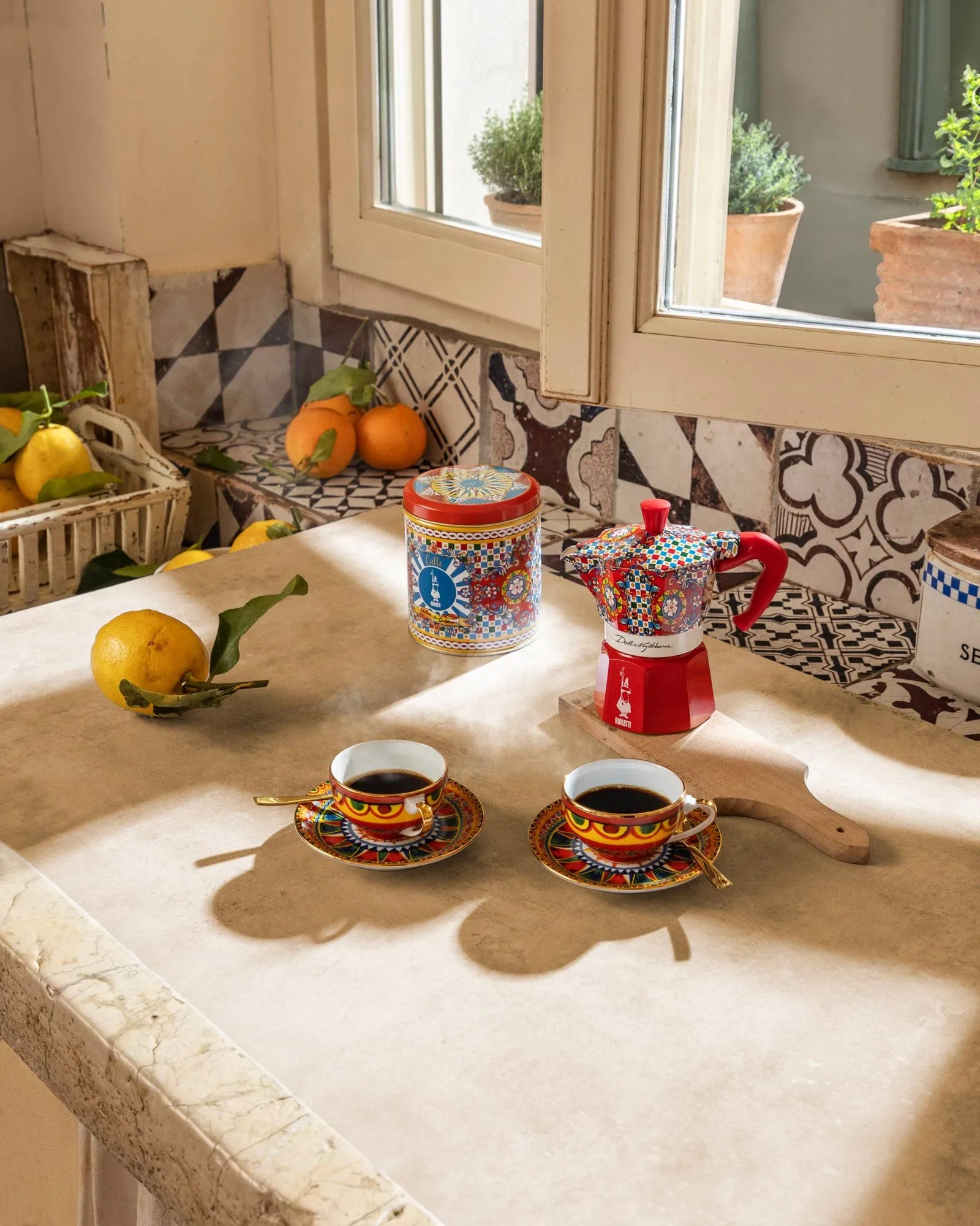Kawiarka Bialetti x Dolce & Gabbana, Wózek sycylijski, 3 filiżanki Bialetti