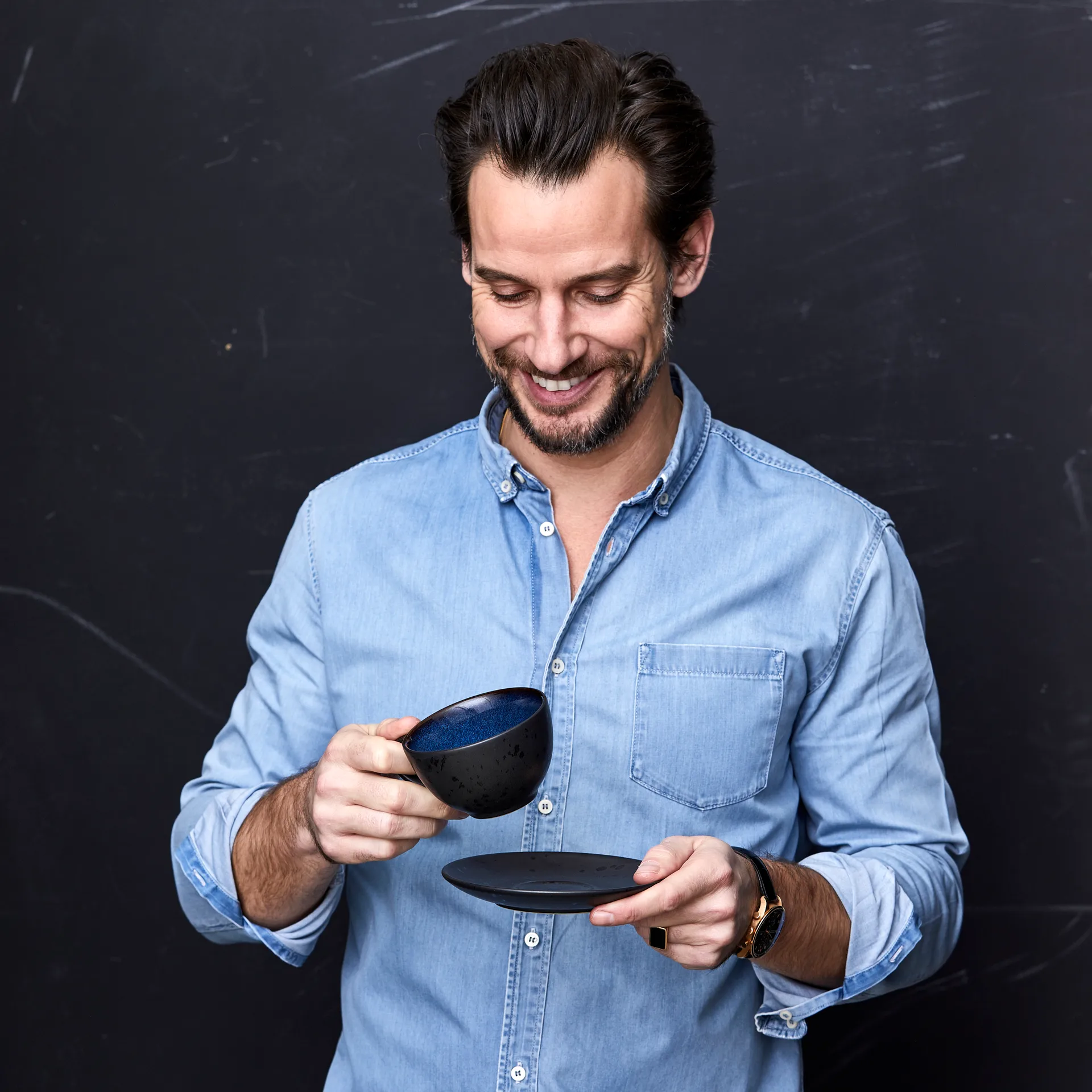 Filiżanka ze spodkiem Bitz, czarna, Ciemnoniebieska Bitz