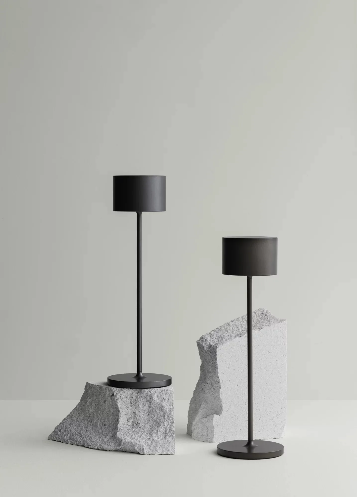 Farol mobilna lampa LED 33 cm, Burned Metal blomus