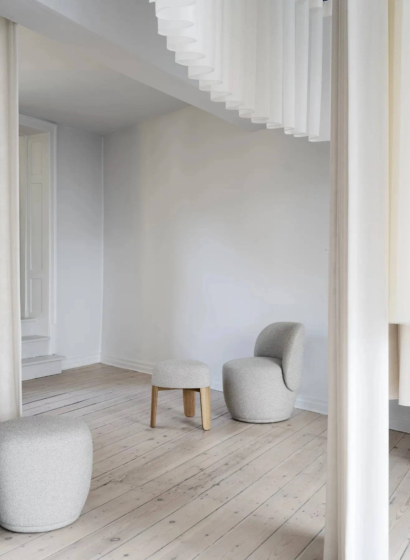 Fotel Kuon, Boucla beige blomus