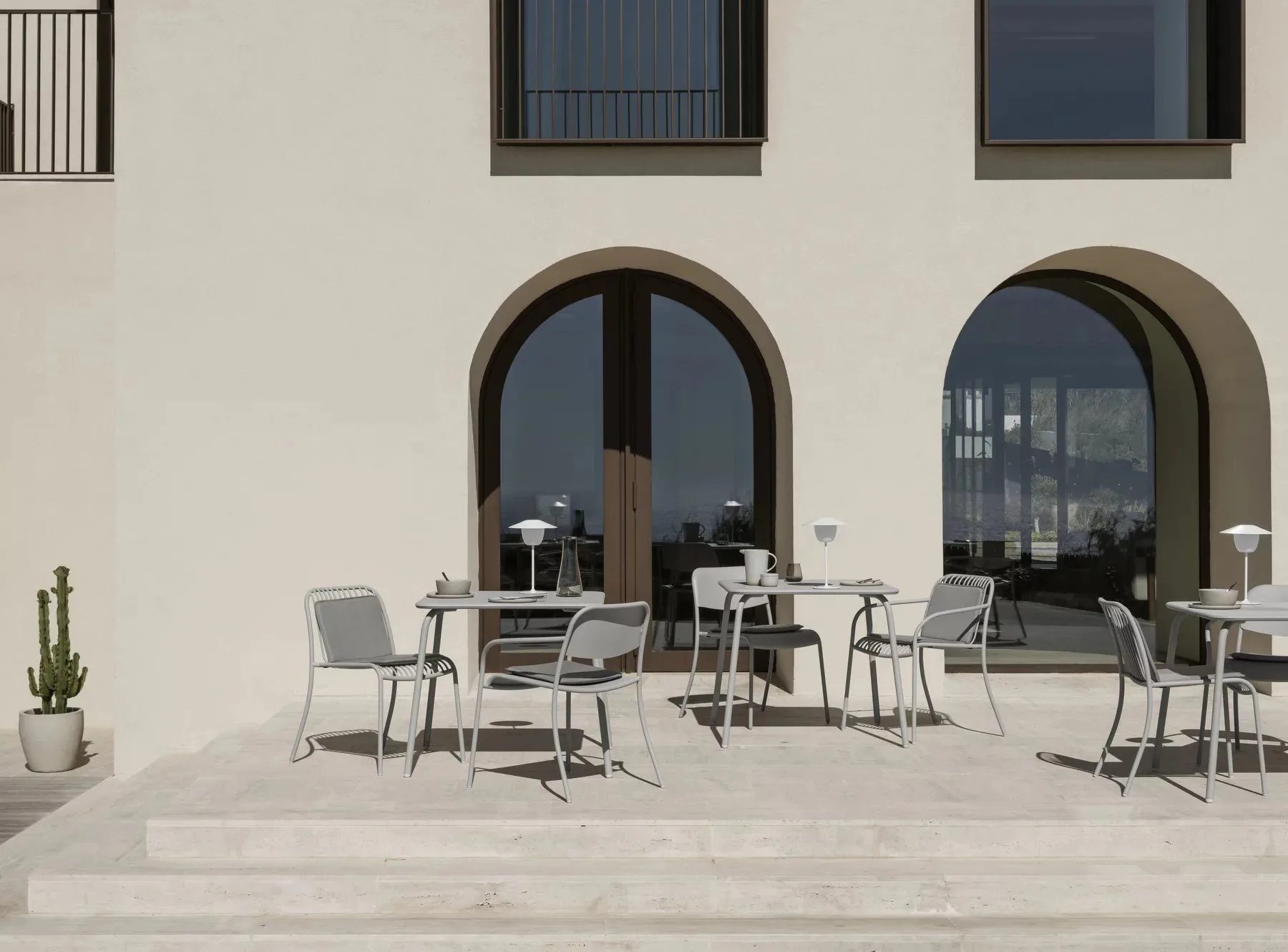 Fotel YUA WIRE Armchair, Silk Grey blomus