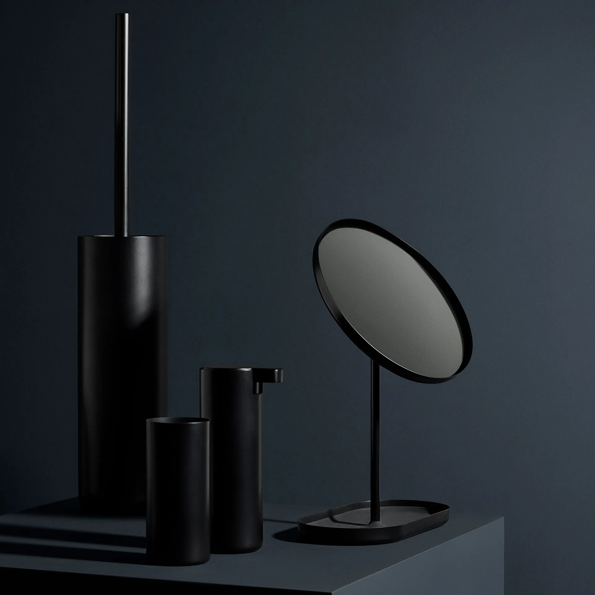 Kubek na szczoteczki do zębów Modo, Czarny blomus