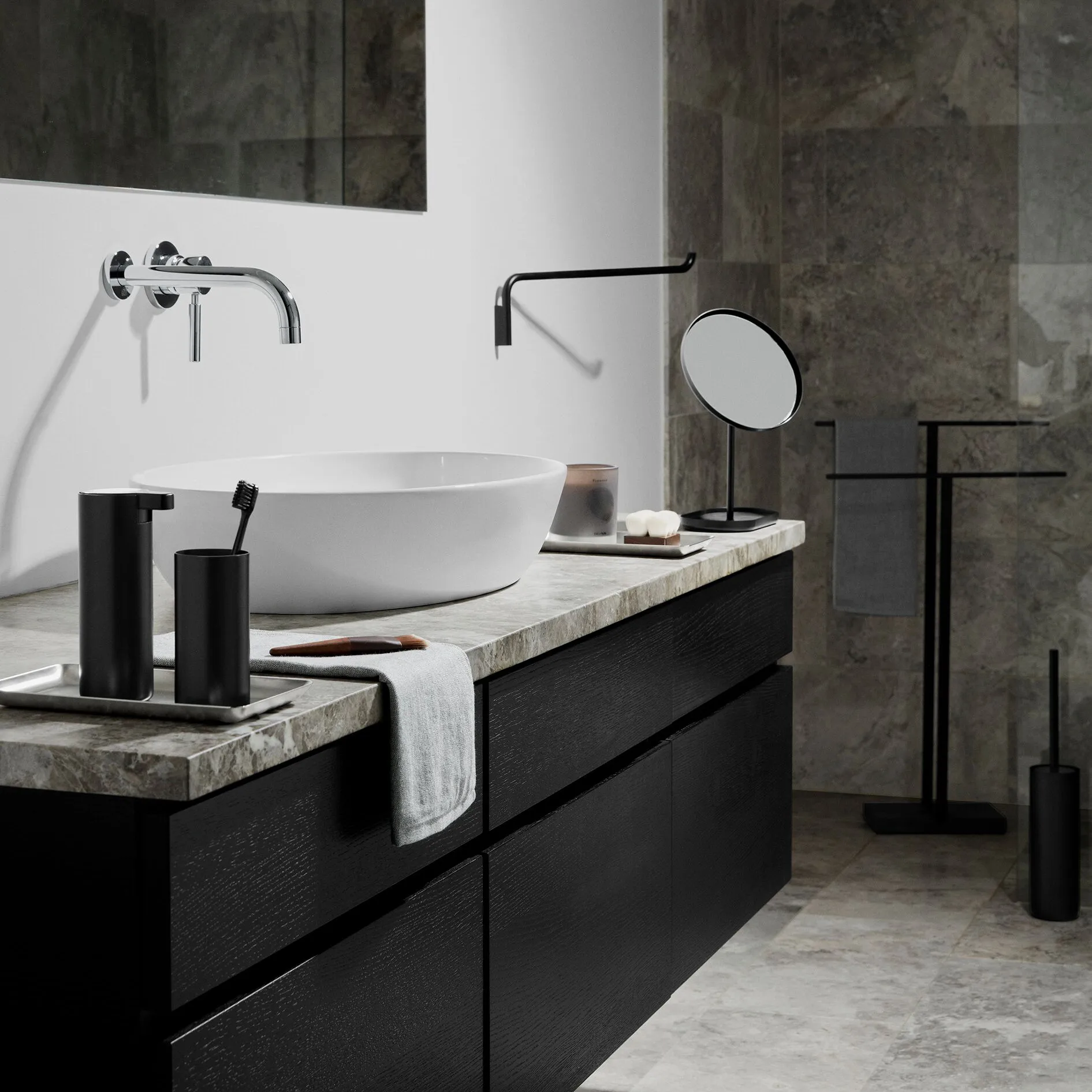 Kubek na szczoteczki do zębów Modo, Czarny blomus