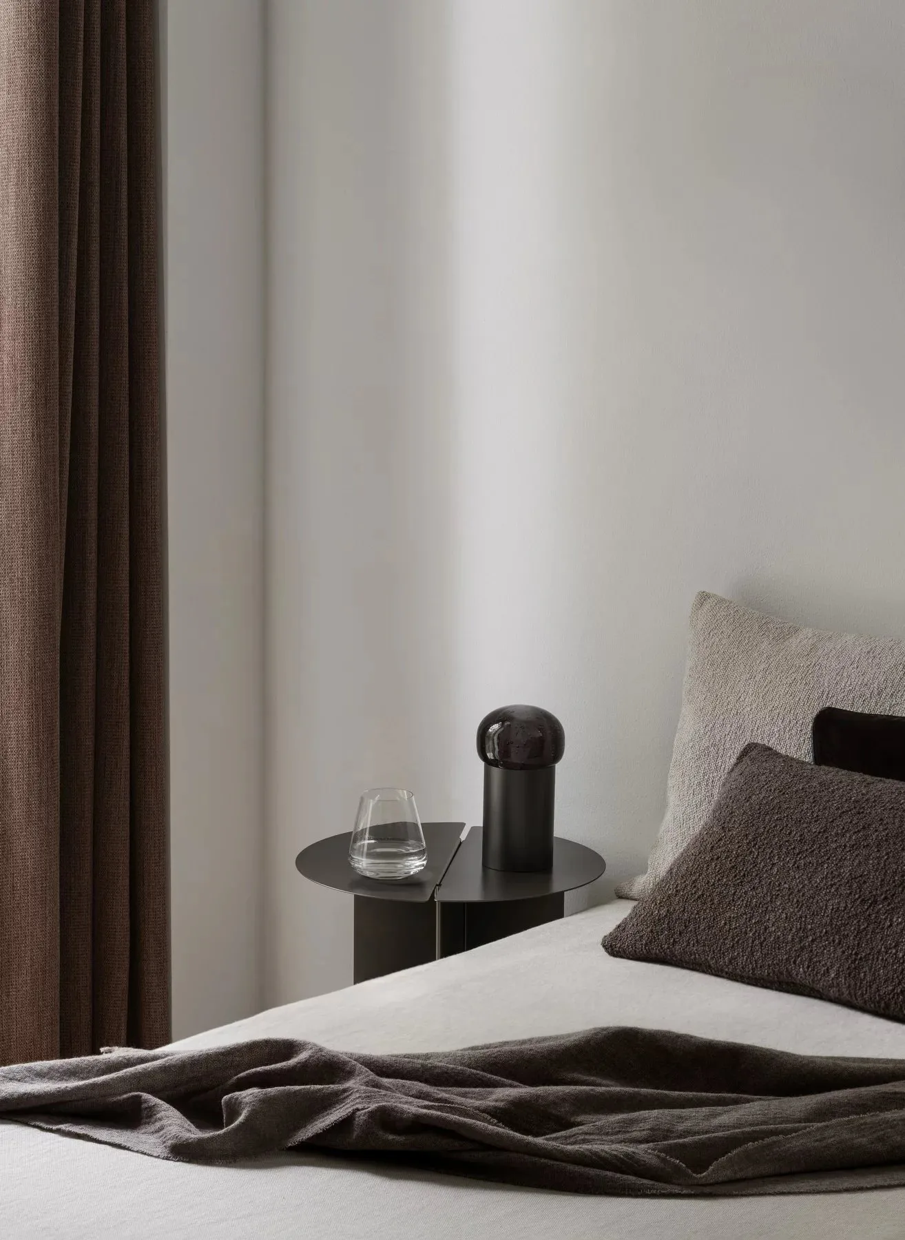 Lampa LED Iris 18 cm, Gun Metal blomus