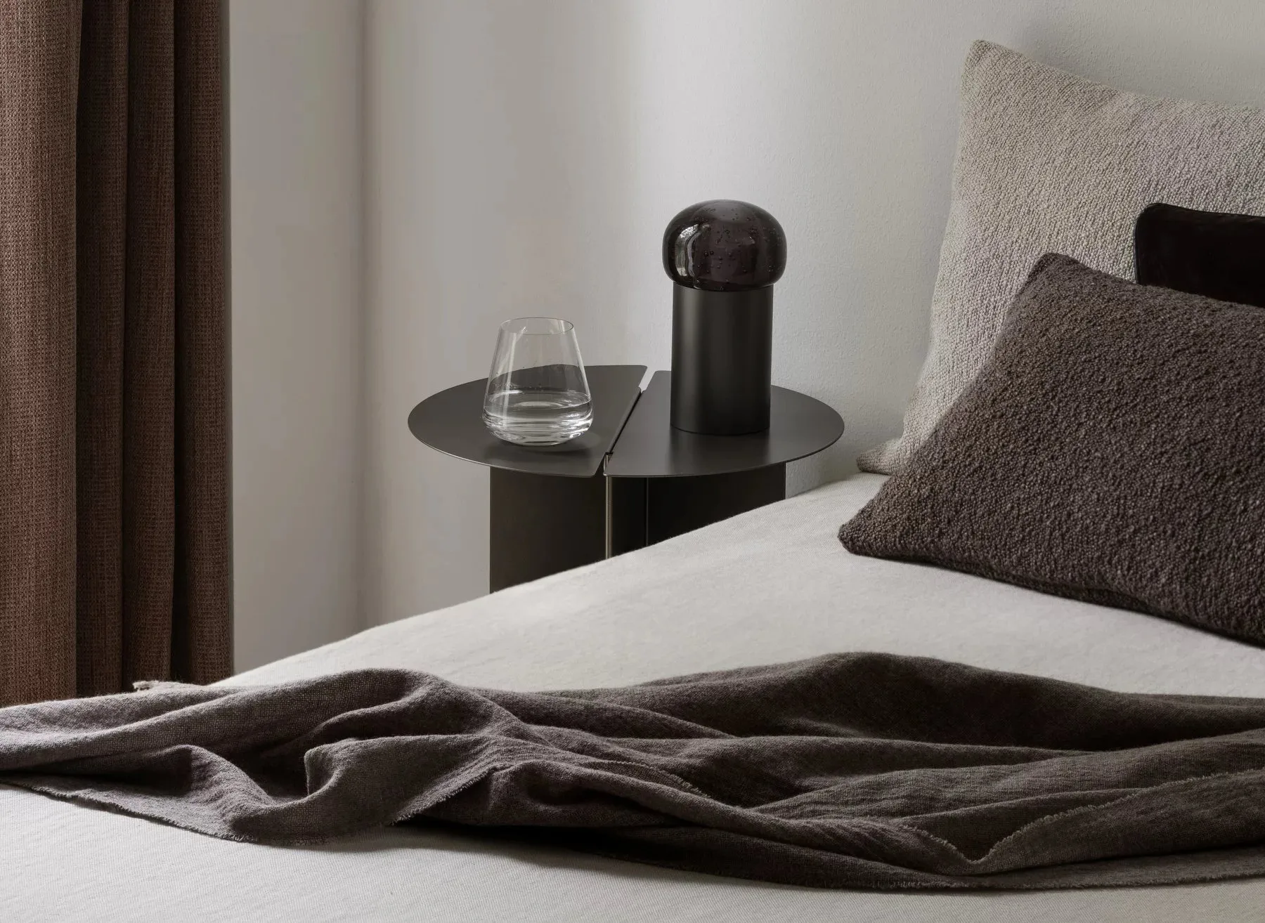 Lampa LED Iris 18 cm, Gun Metal blomus