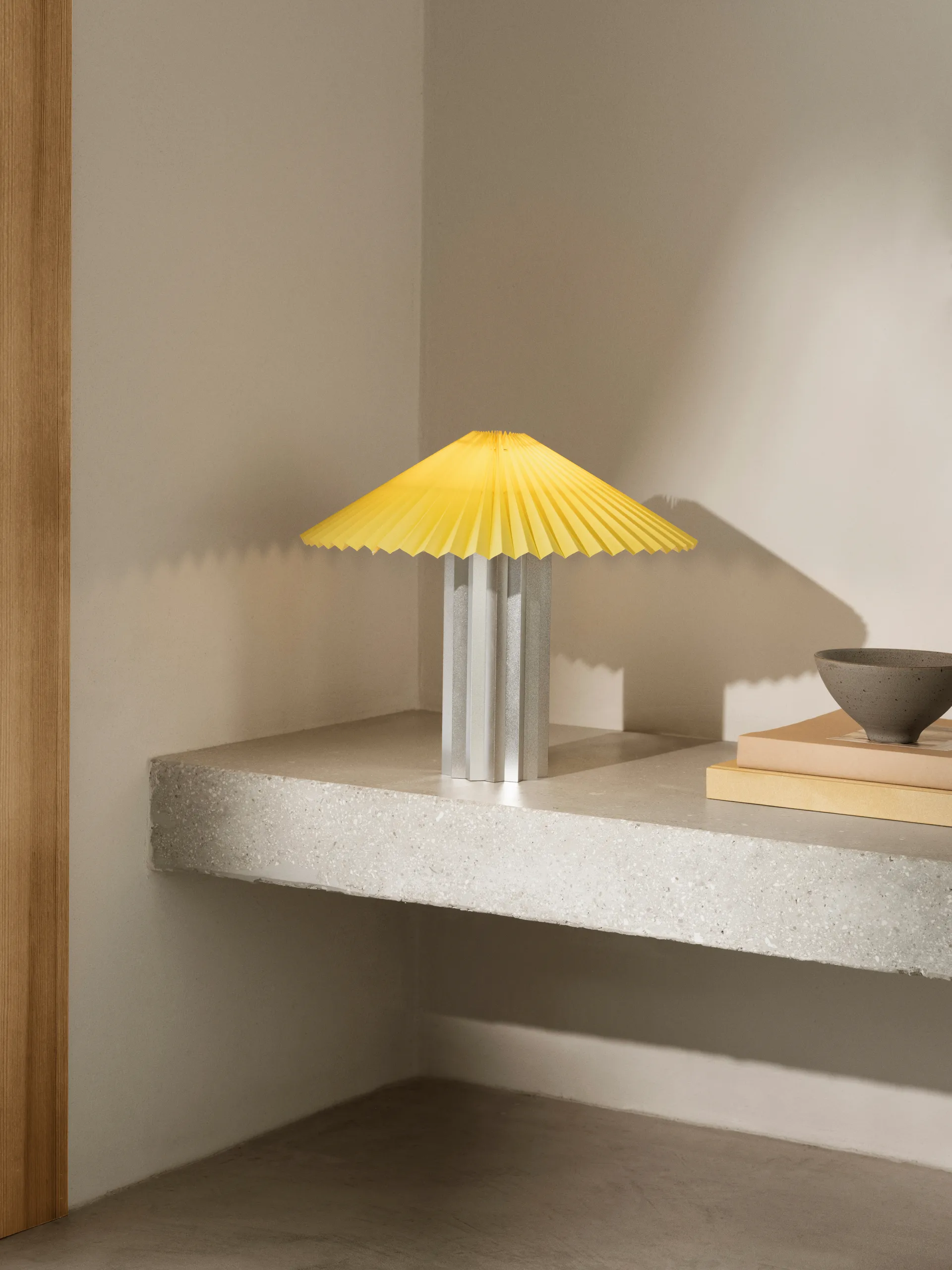 Lampa stołowa Taite, Cream gold, Ø36,5×31 cm blomus